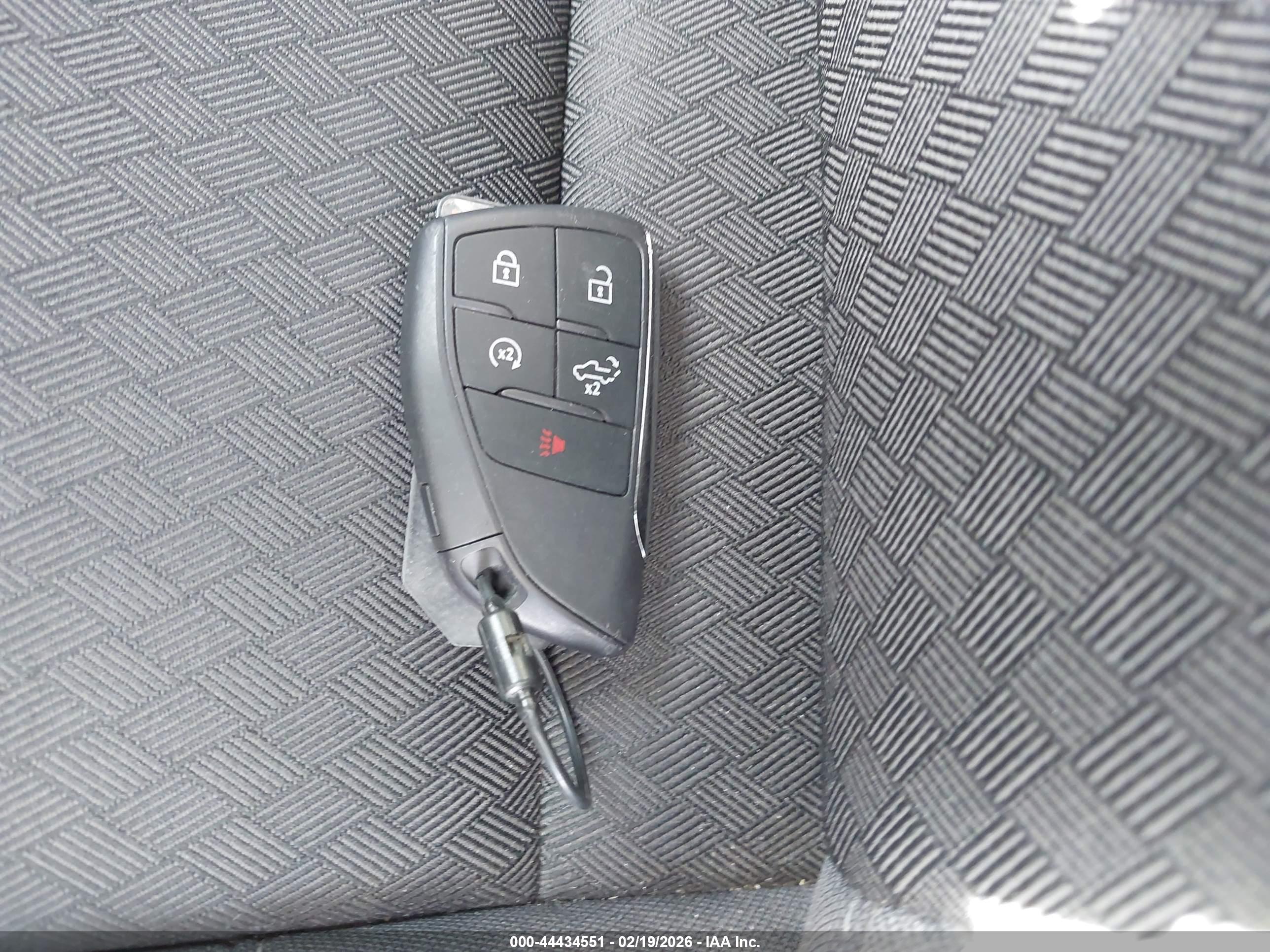 CHEVROLET SILVERADO image 11