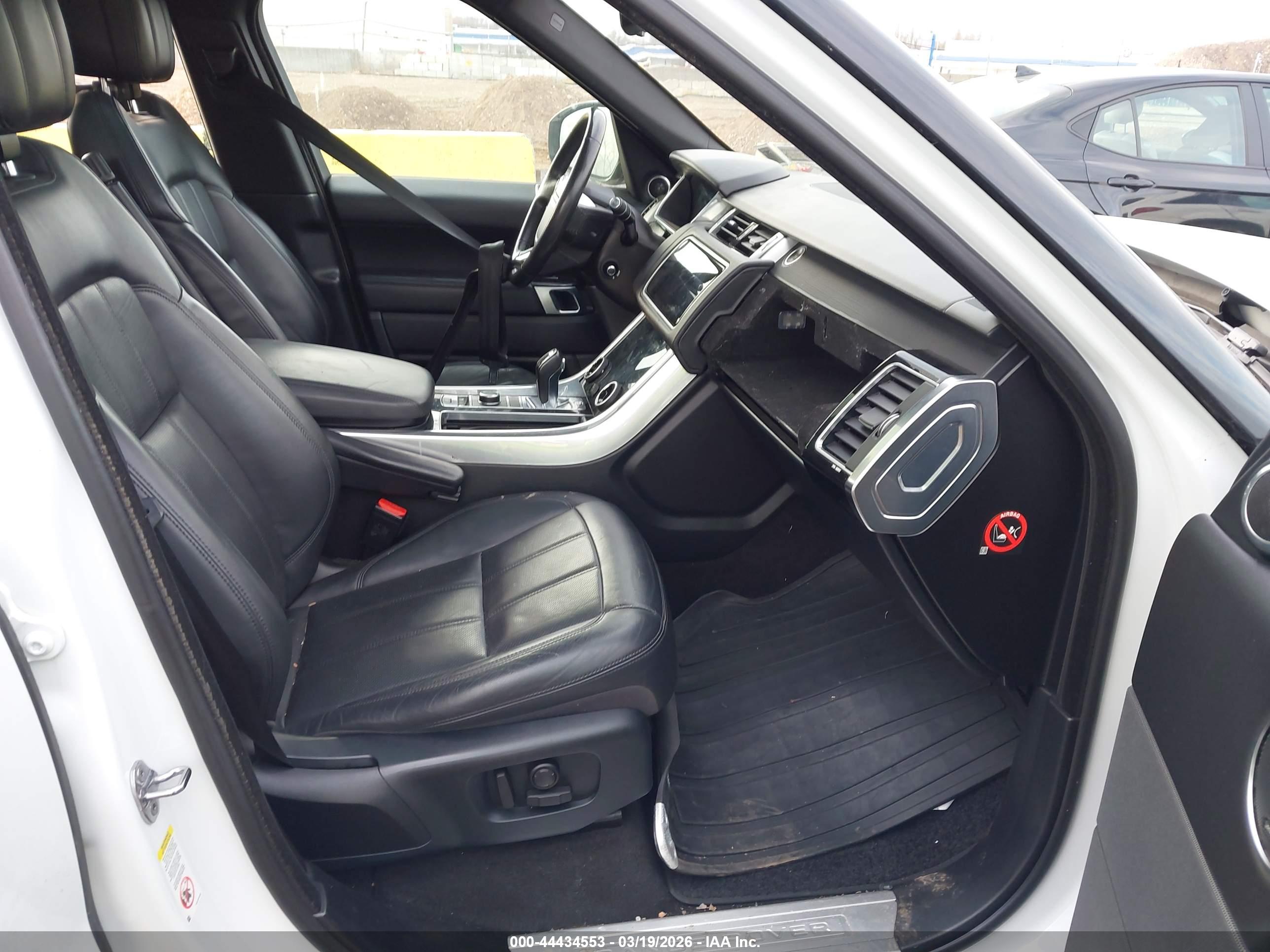 LAND ROVER image 5