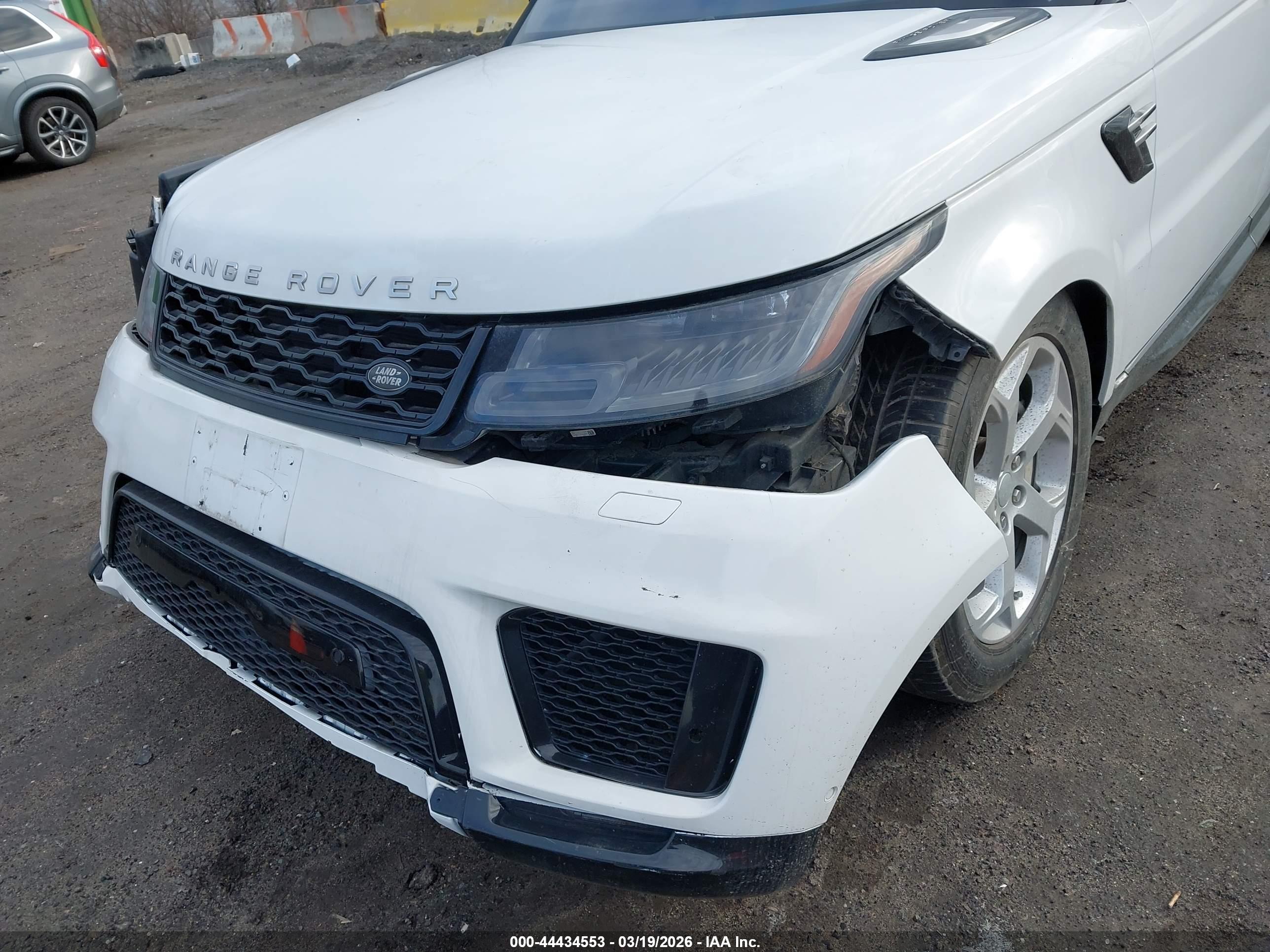 LAND ROVER image 6