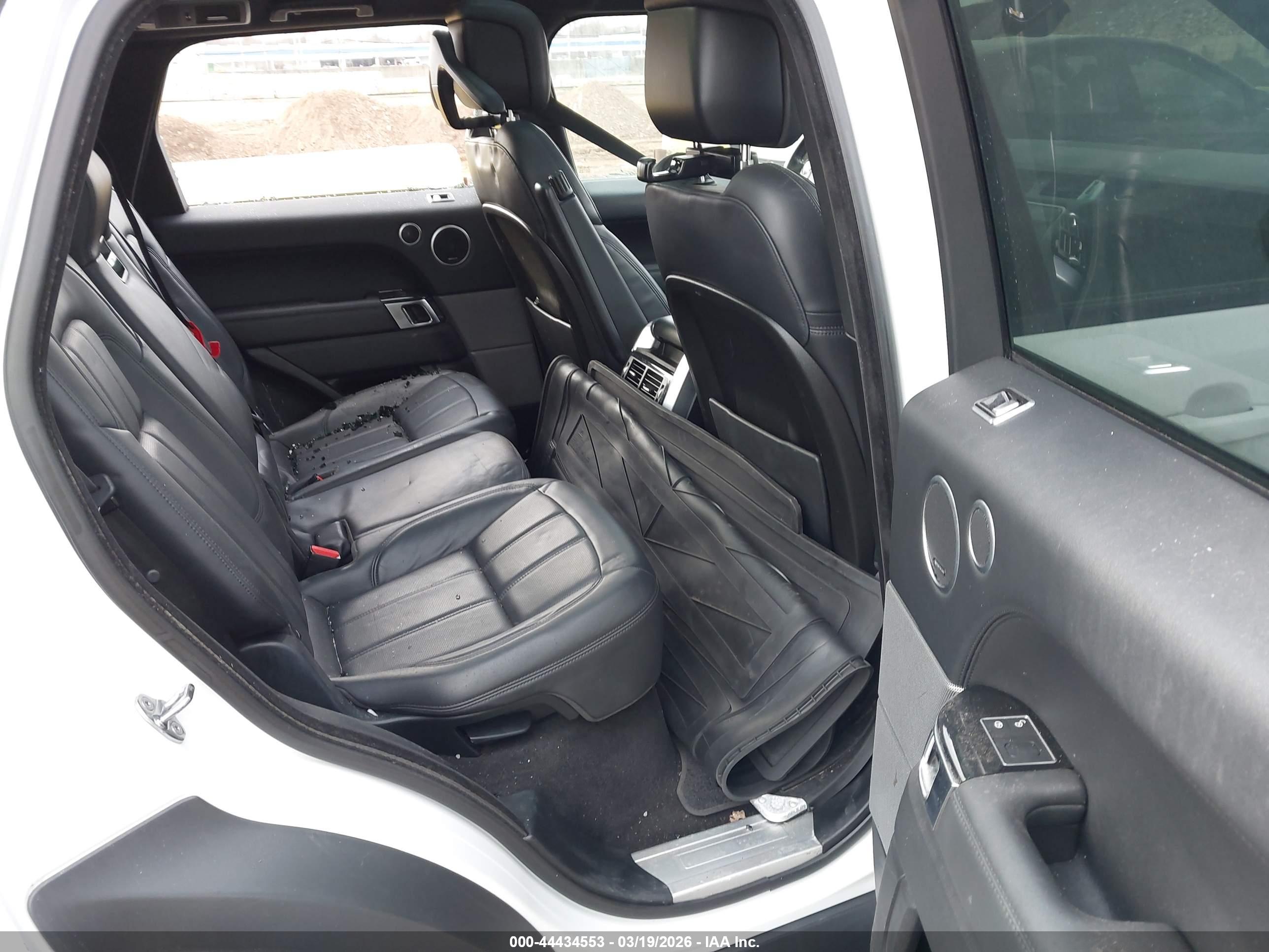 LAND ROVER image 8