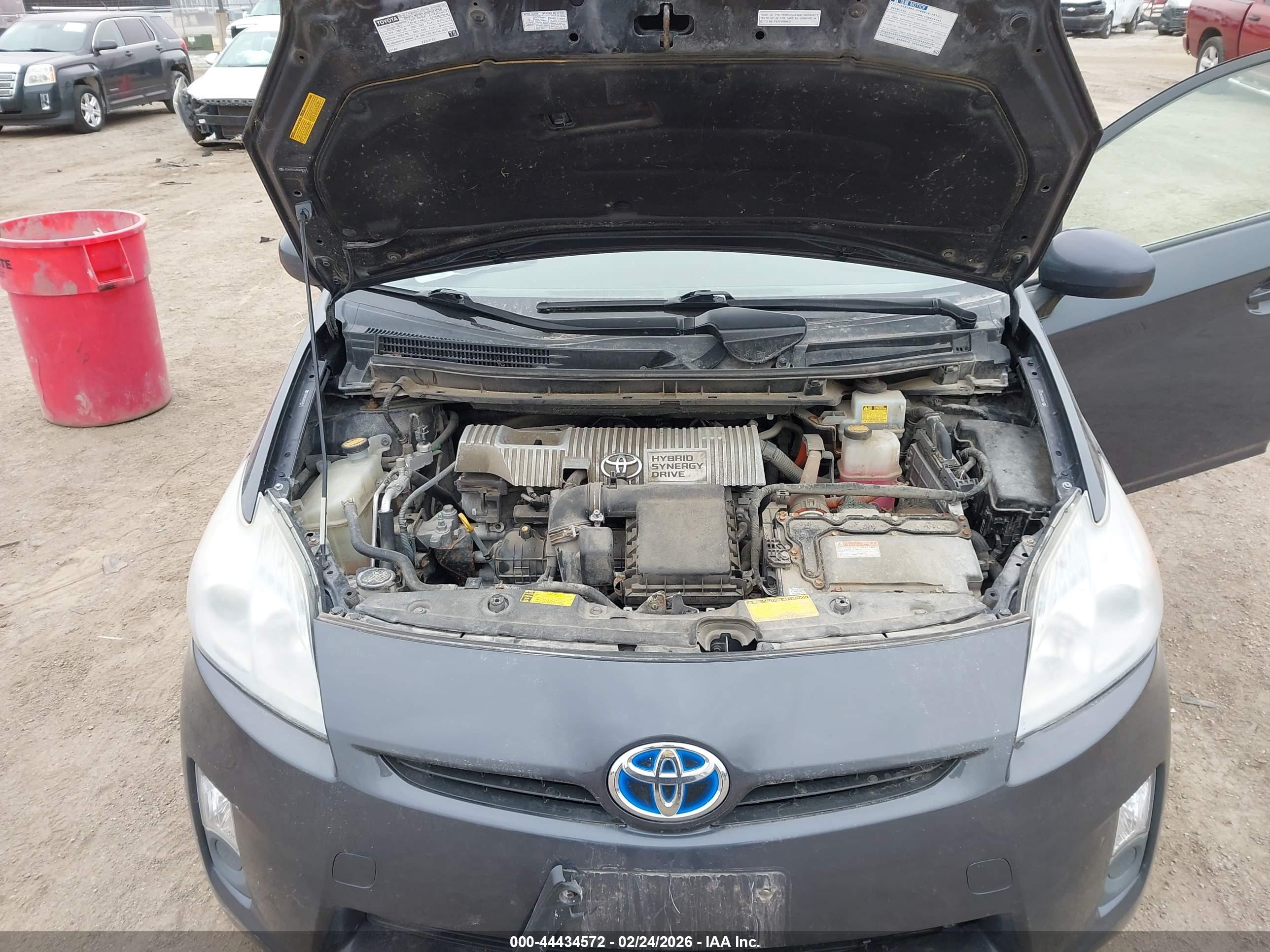 TOYOTA PRIUS image 10