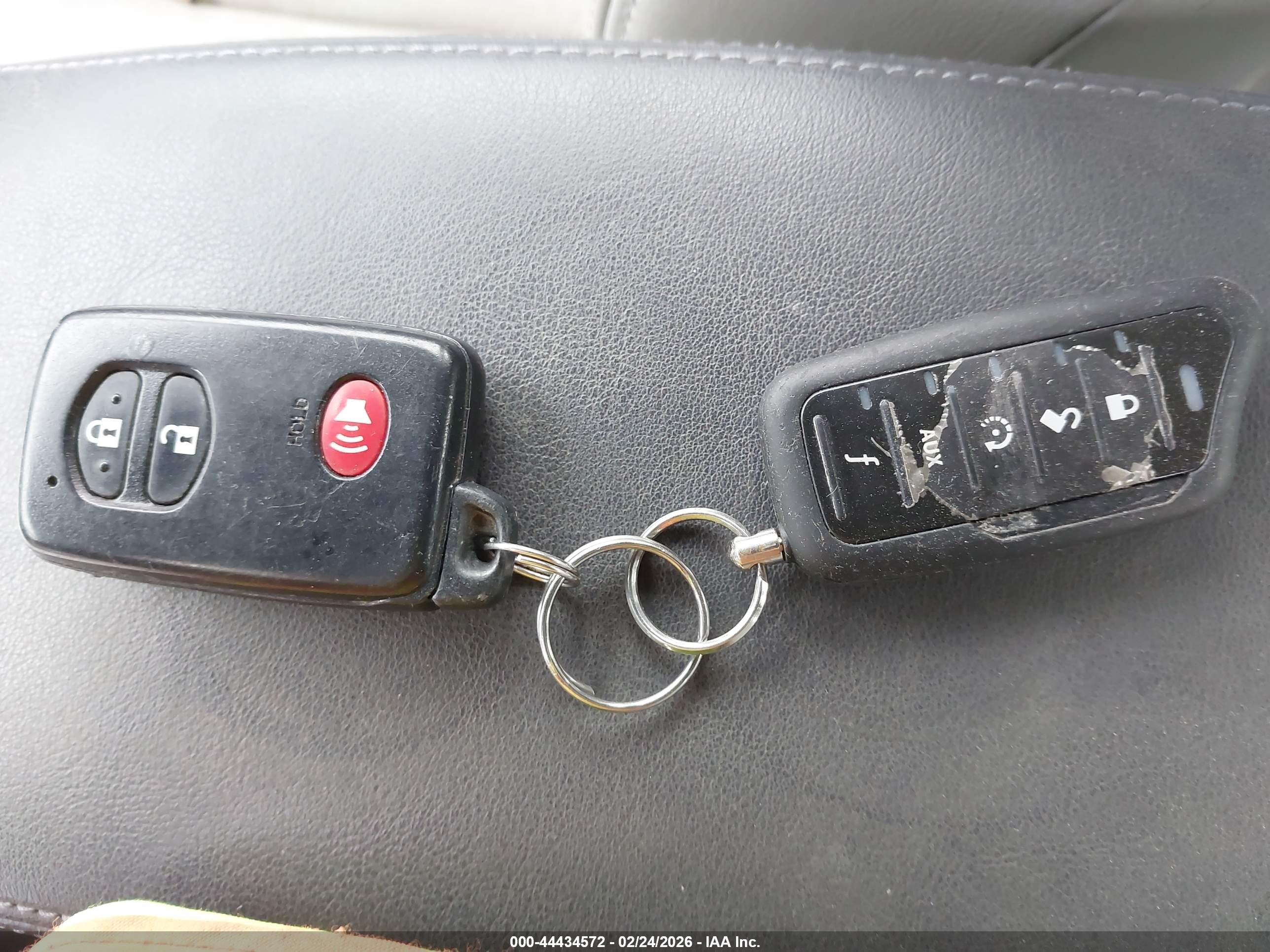TOYOTA PRIUS image 11