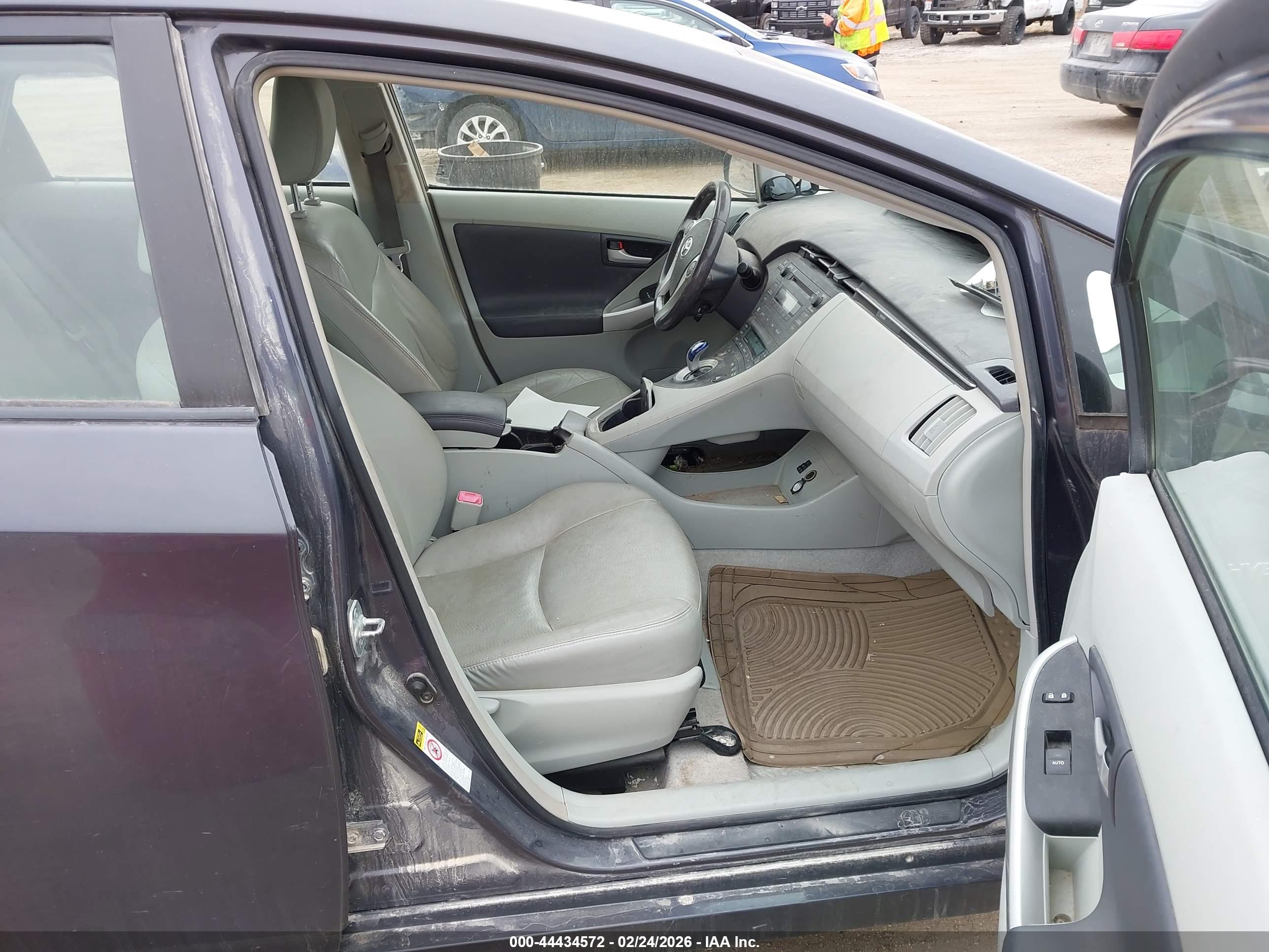 TOYOTA PRIUS image 5