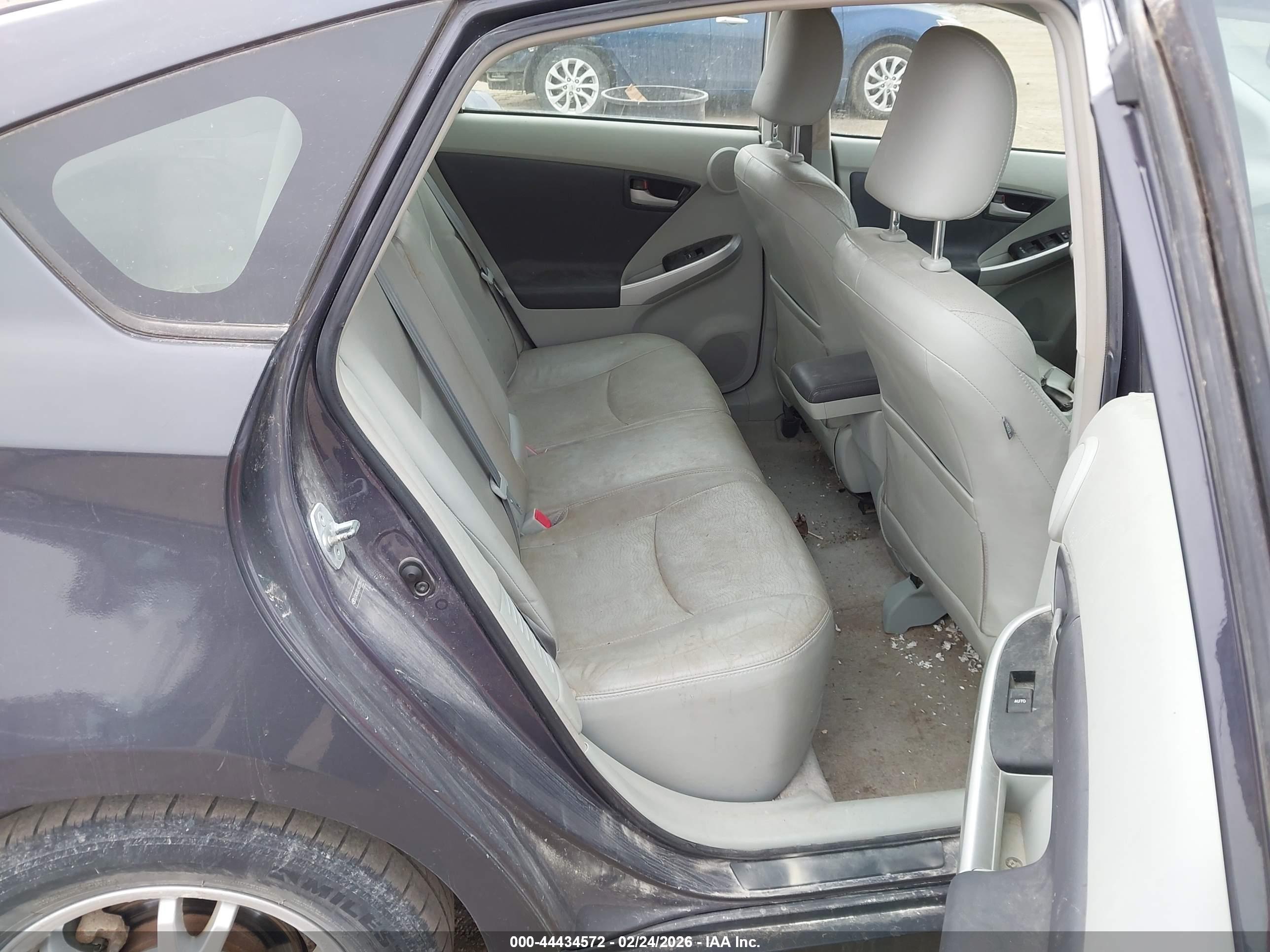 TOYOTA PRIUS image 8