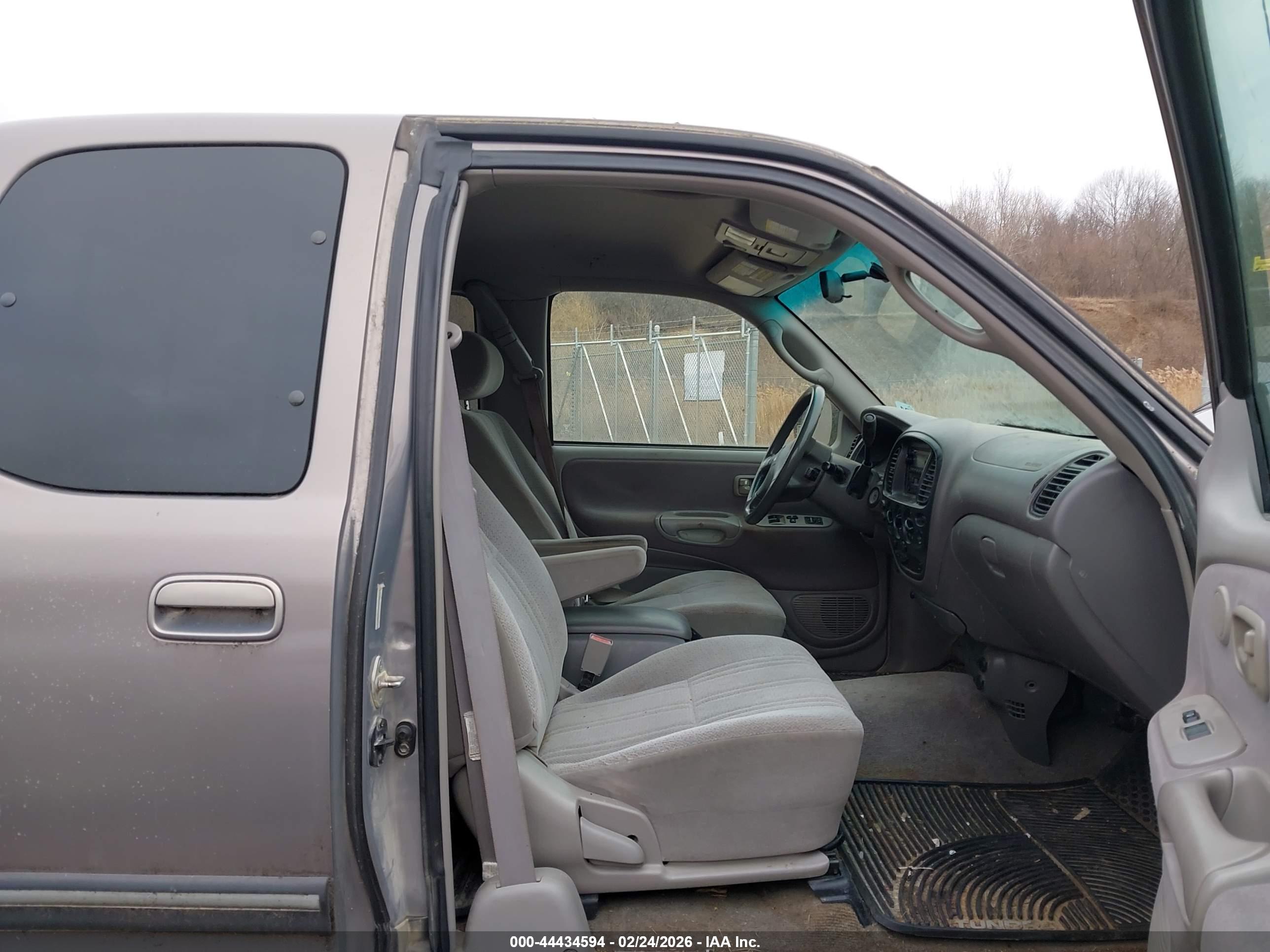 TOYOTA TUNDRA image 5