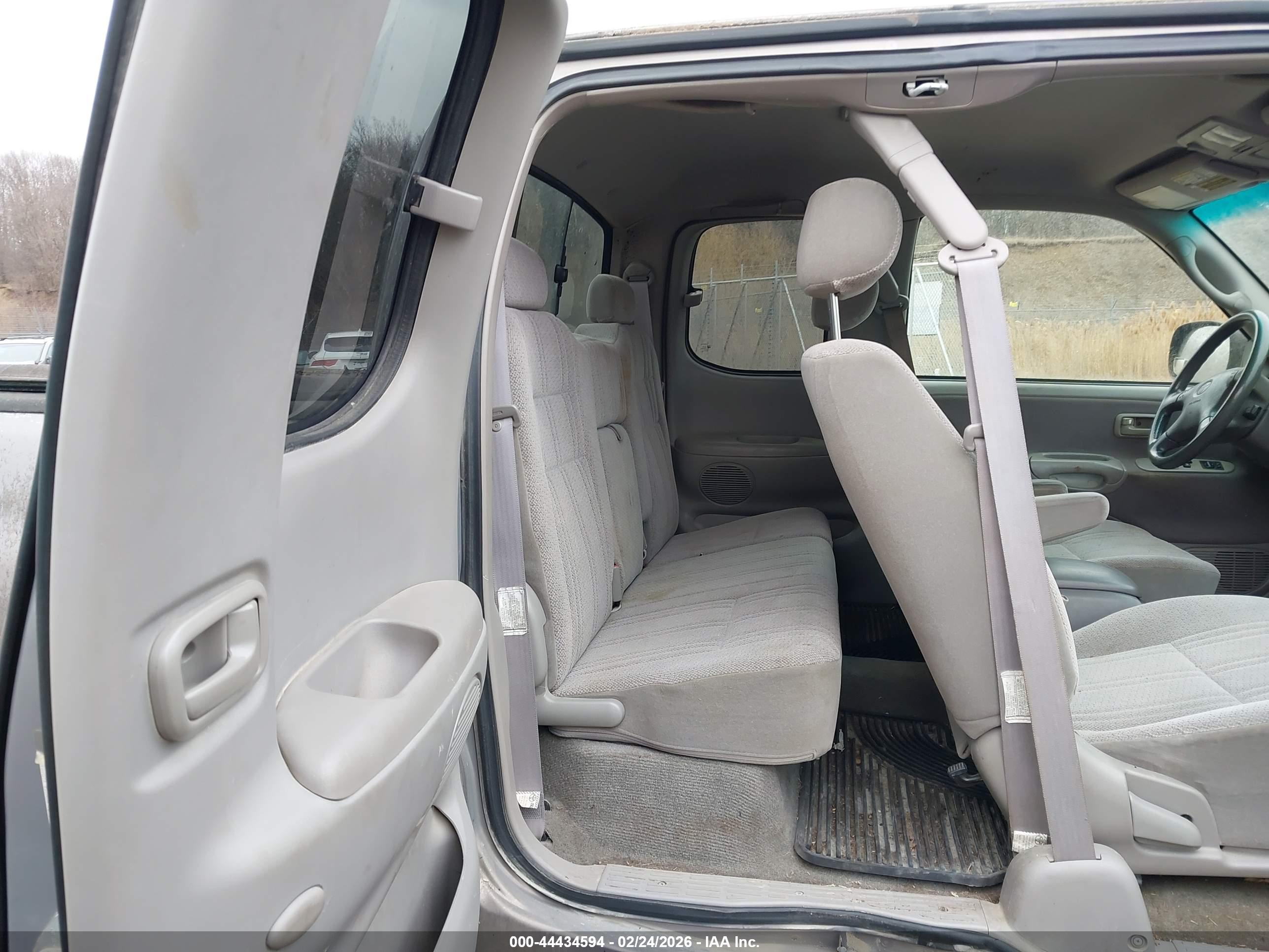 TOYOTA TUNDRA image 8