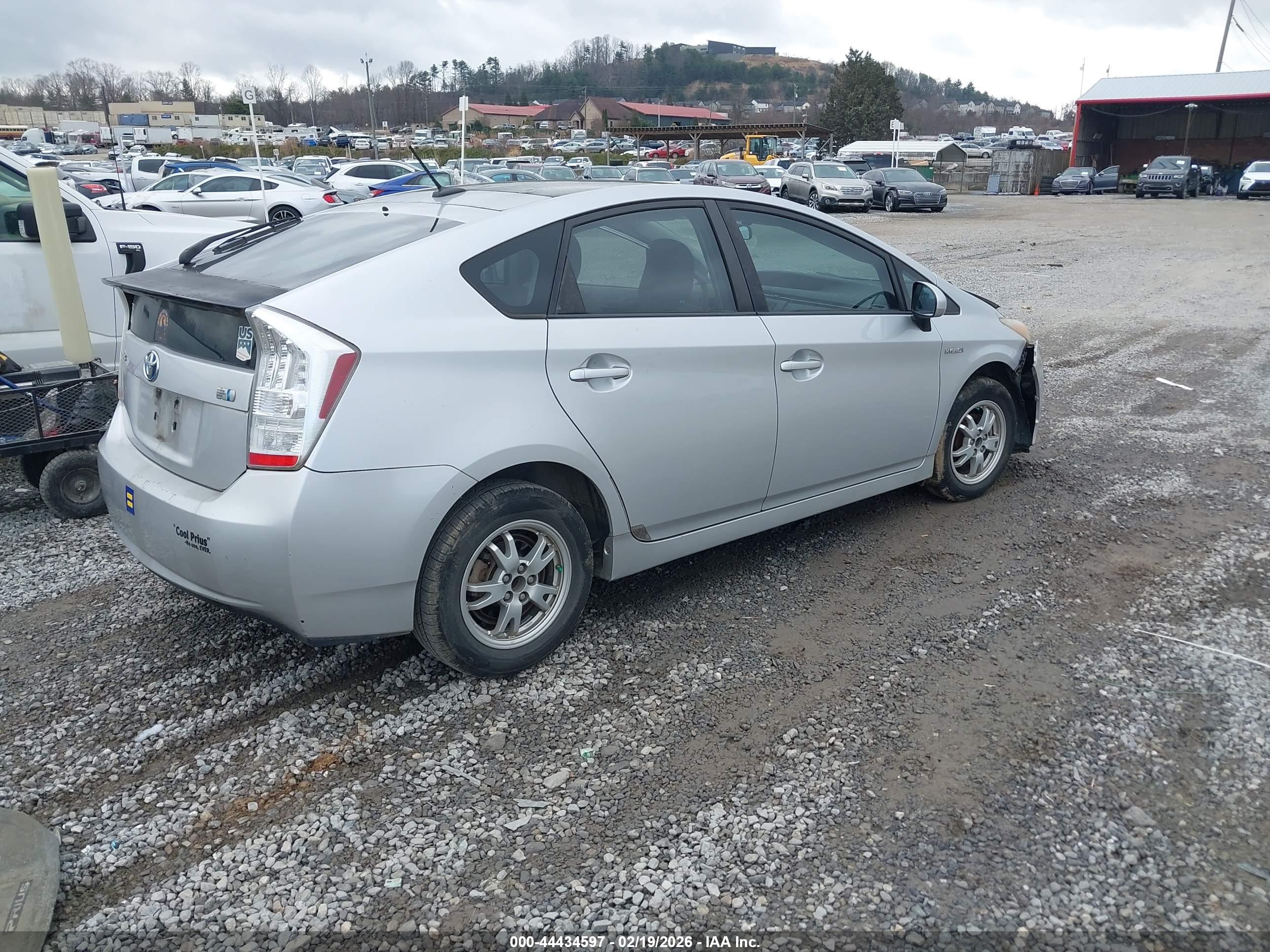 TOYOTA PRIUS image 4