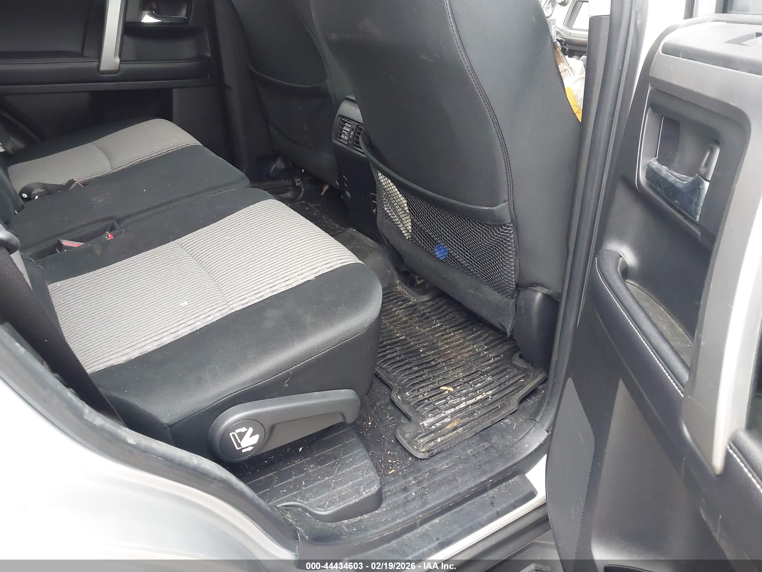 TOYOTA 4RUNNER image 8