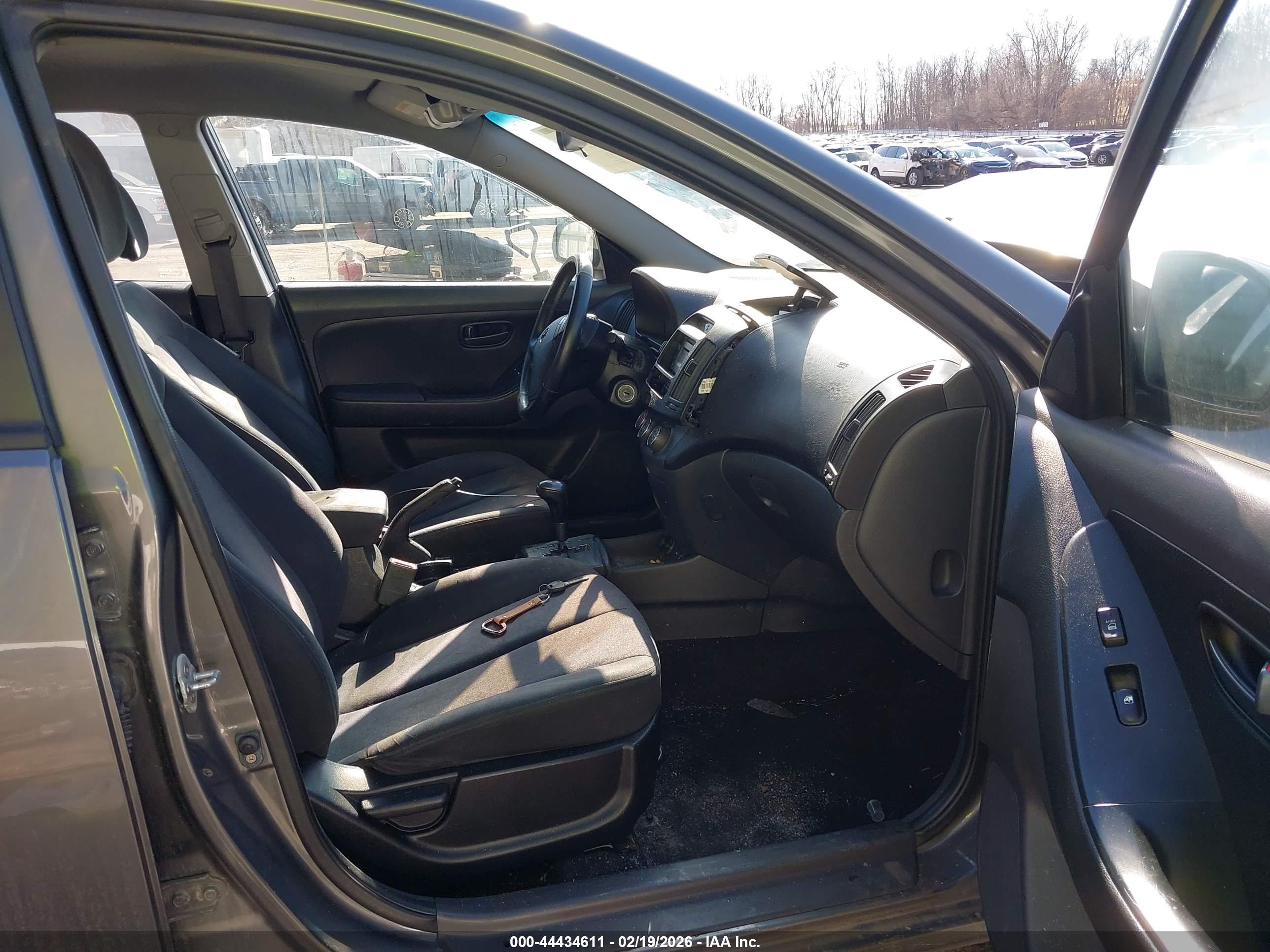 HYUNDAI ELANTRA image 5