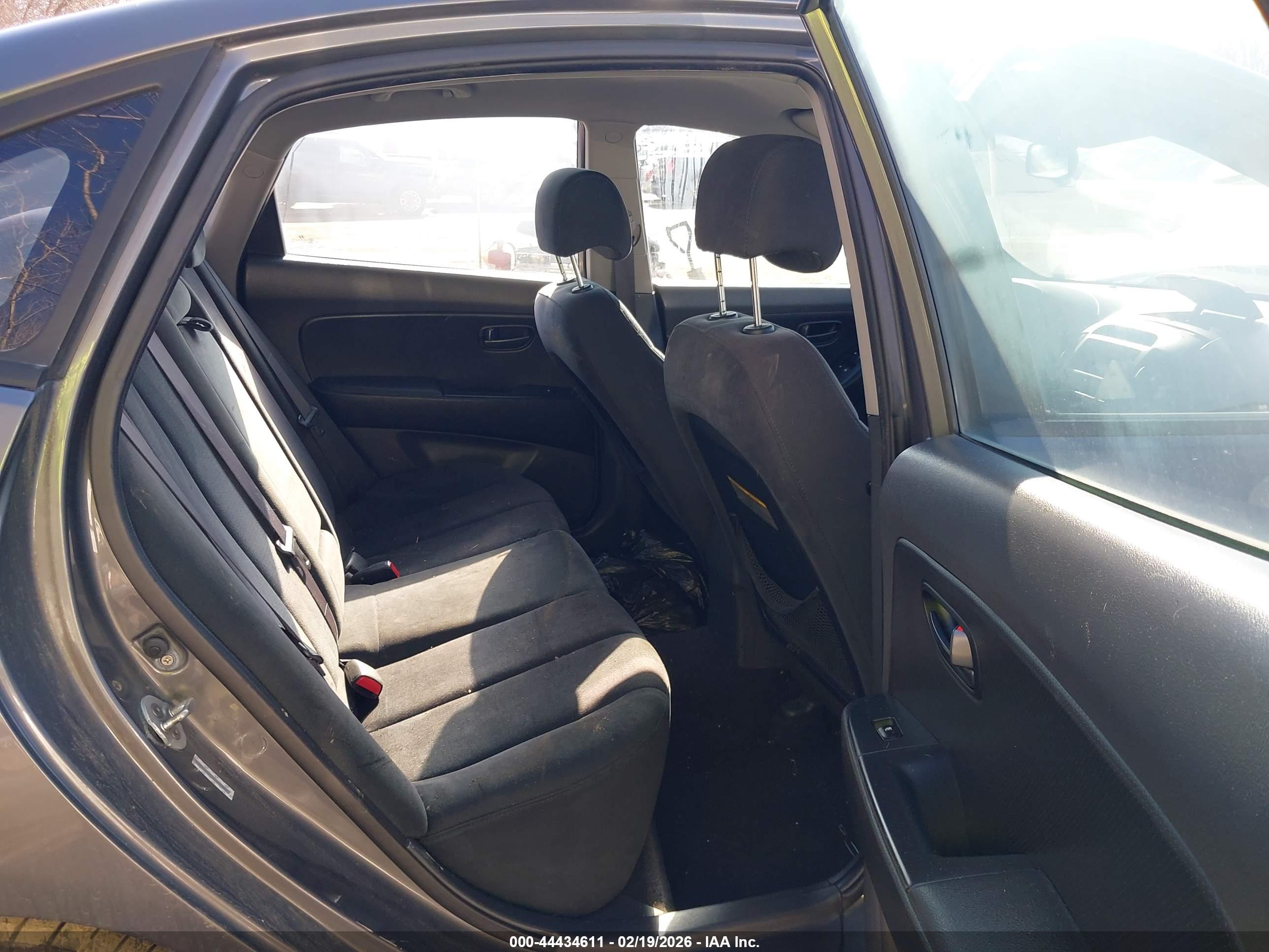 HYUNDAI ELANTRA image 8