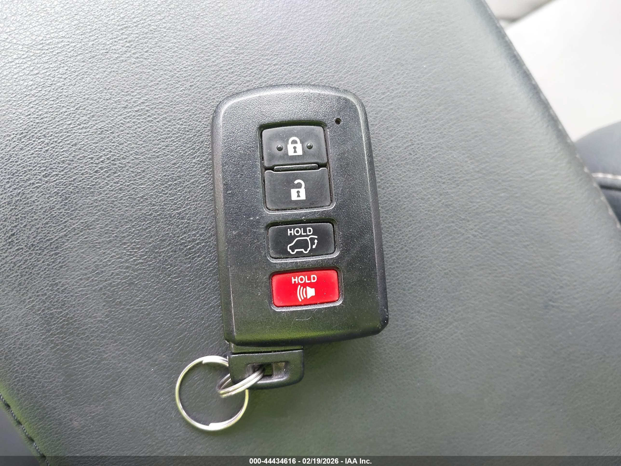 TOYOTA RAV4 image 11