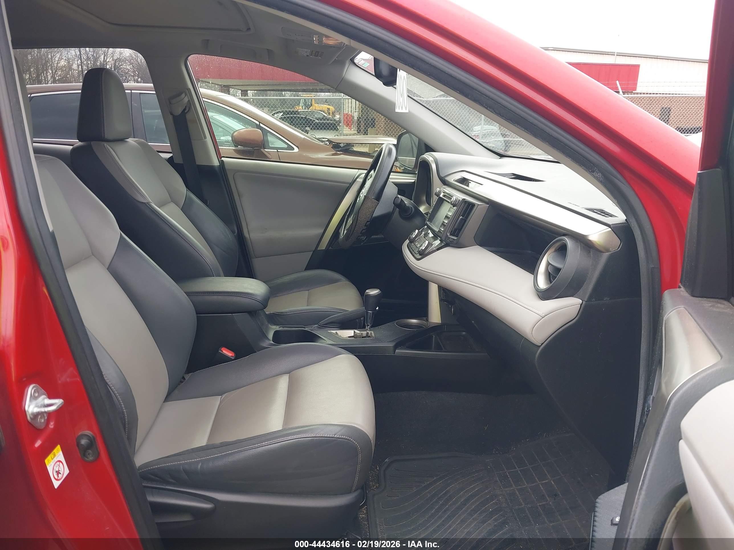 TOYOTA RAV4 image 5