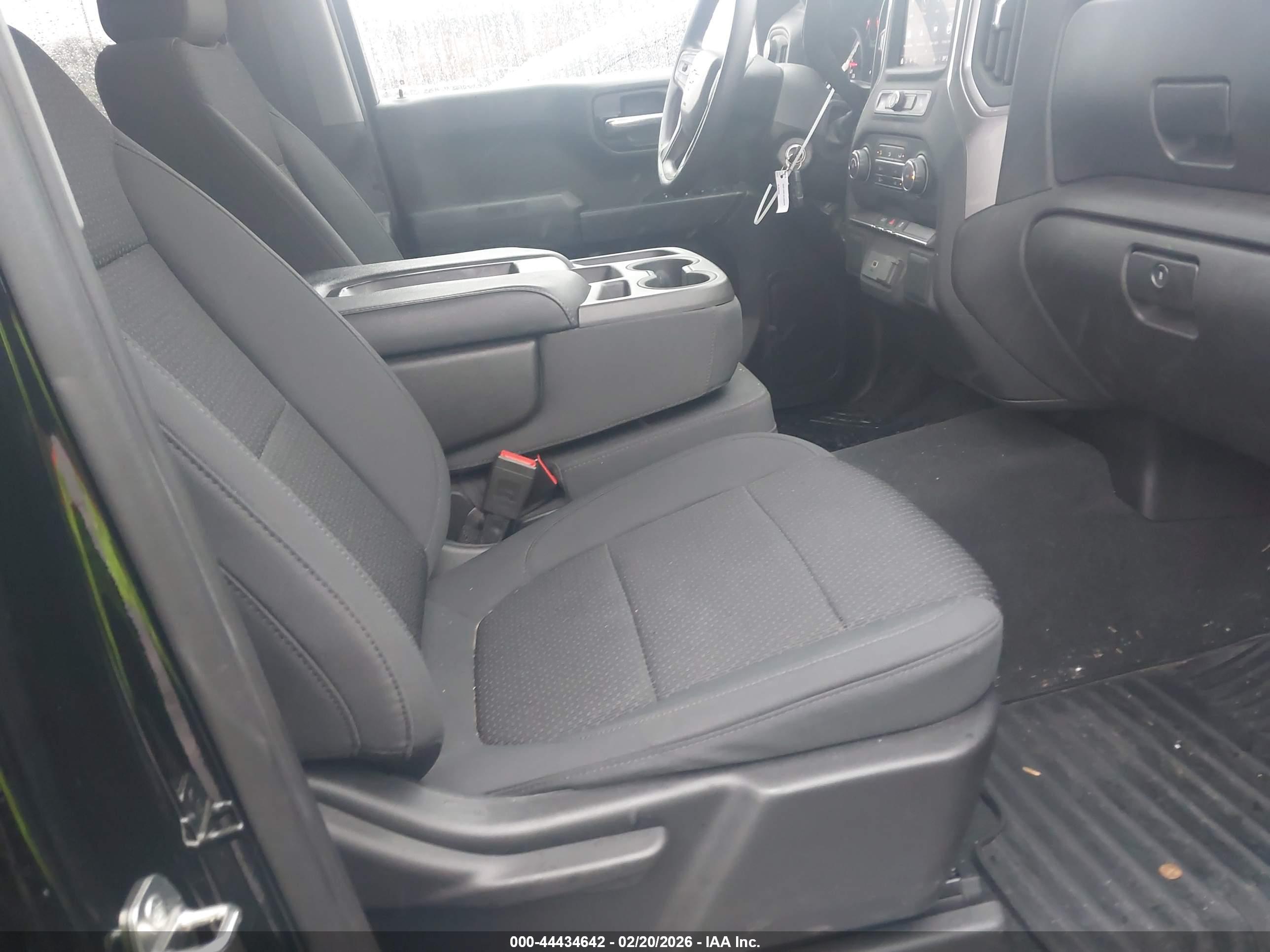 CHEVROLET SILVERADO image 5