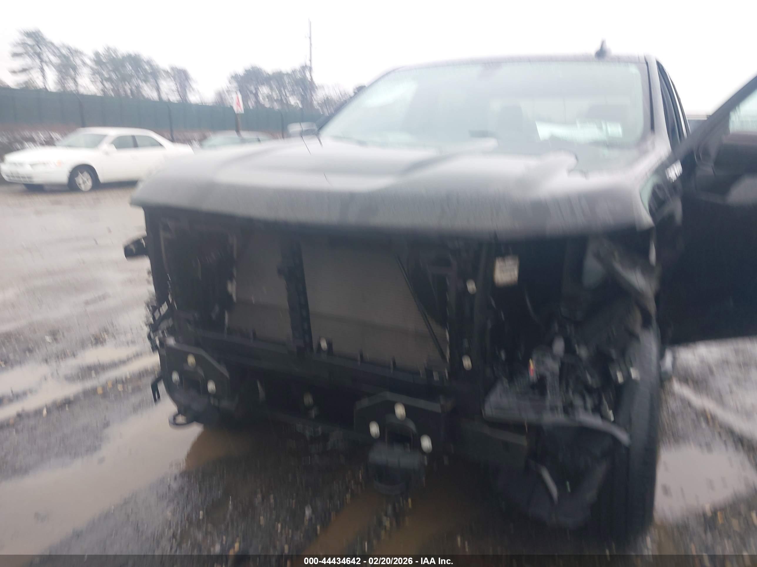 CHEVROLET SILVERADO image 6