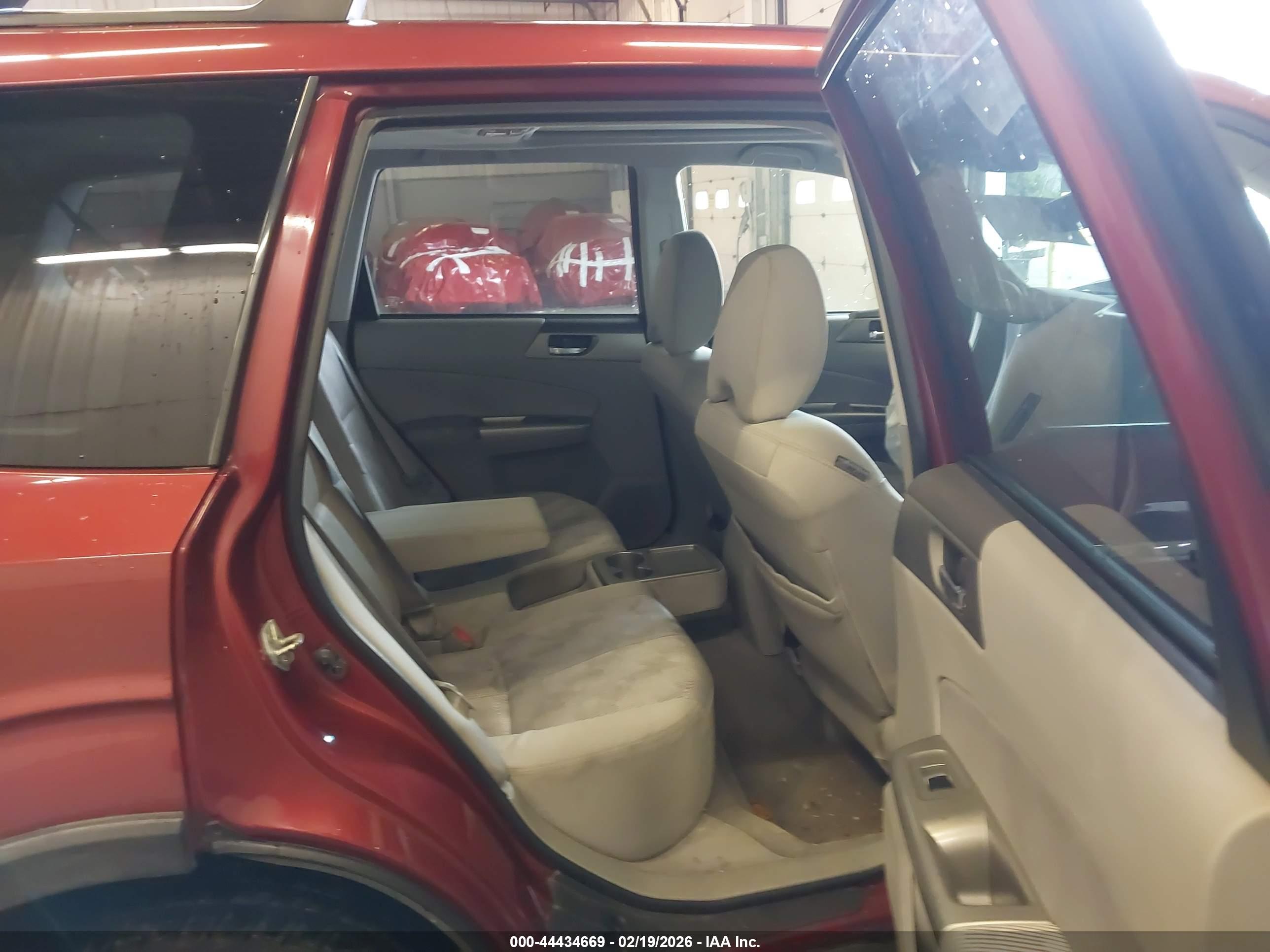 SUBARU FORESTER image 8