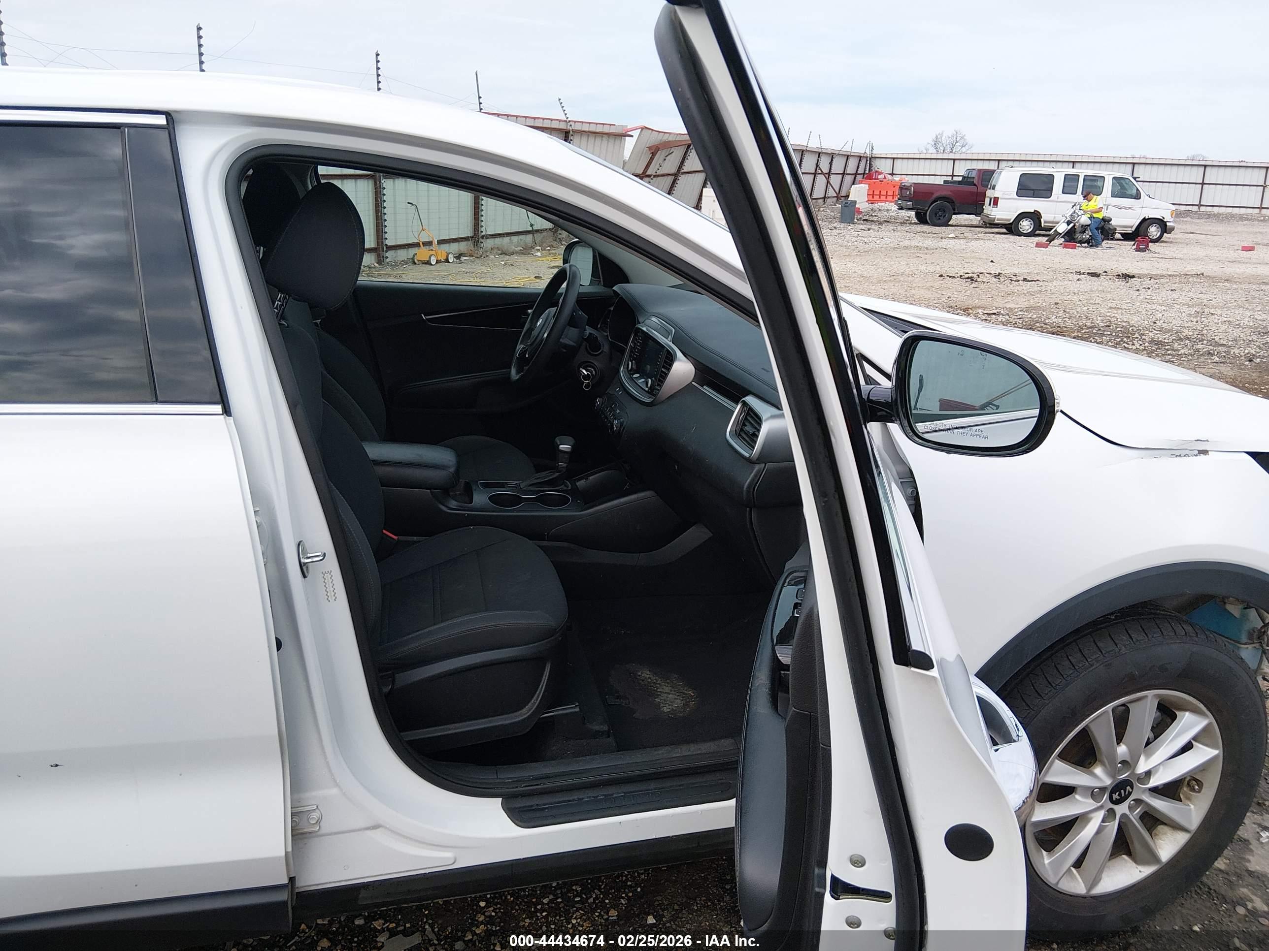 KIA SORENTO image 5