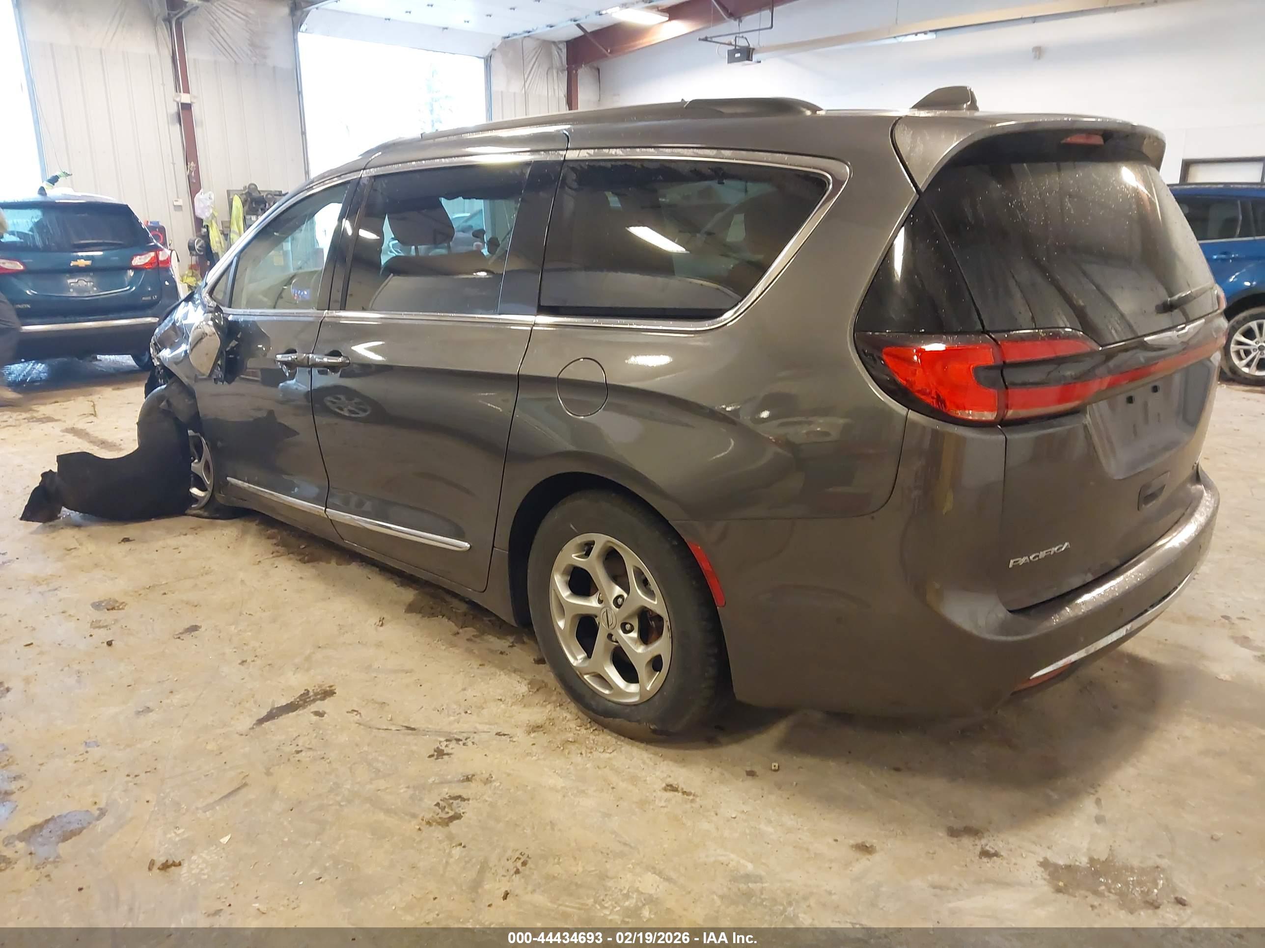 CHRYSLER PACIFICA image 3