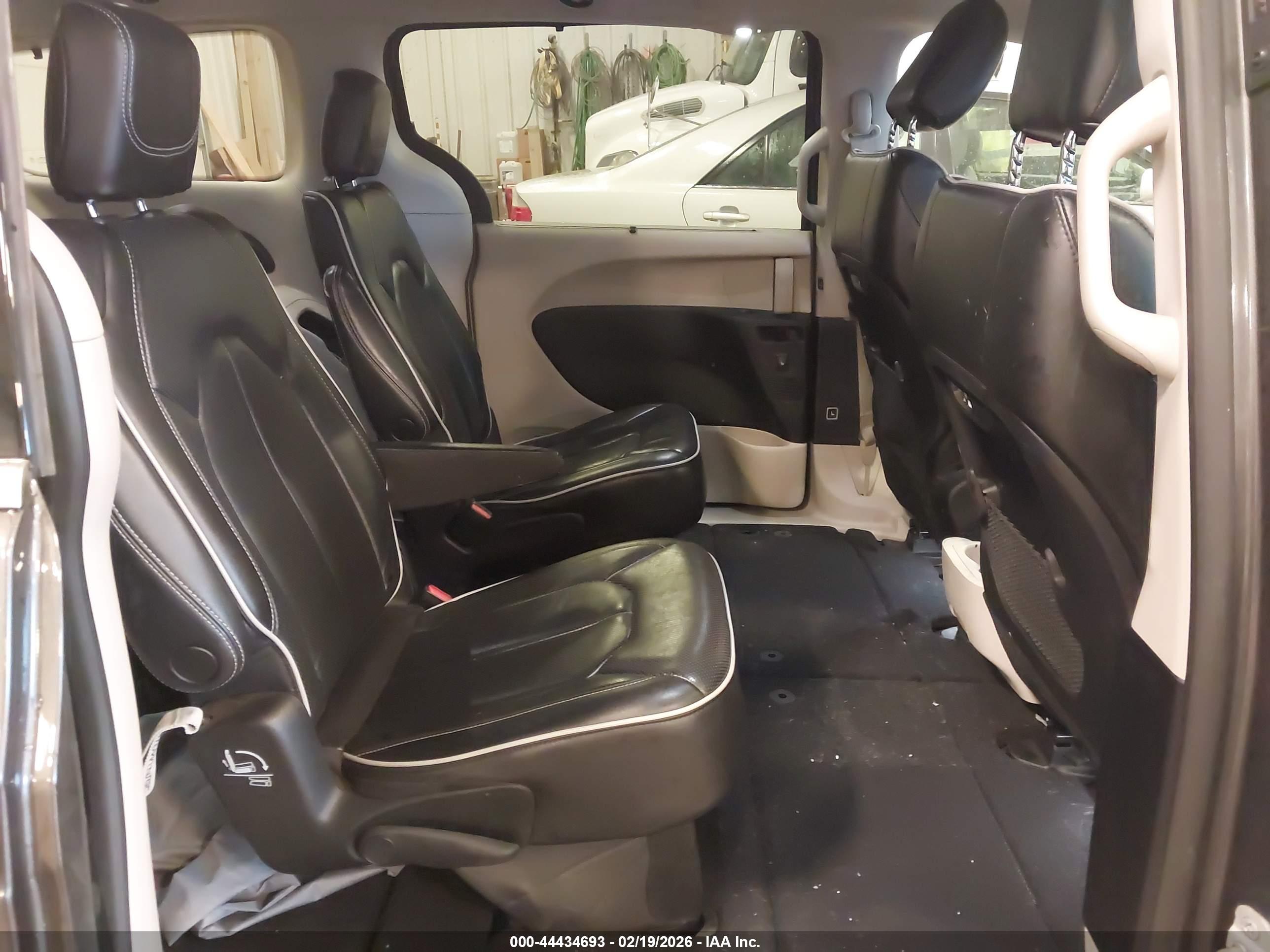 CHRYSLER PACIFICA image 8