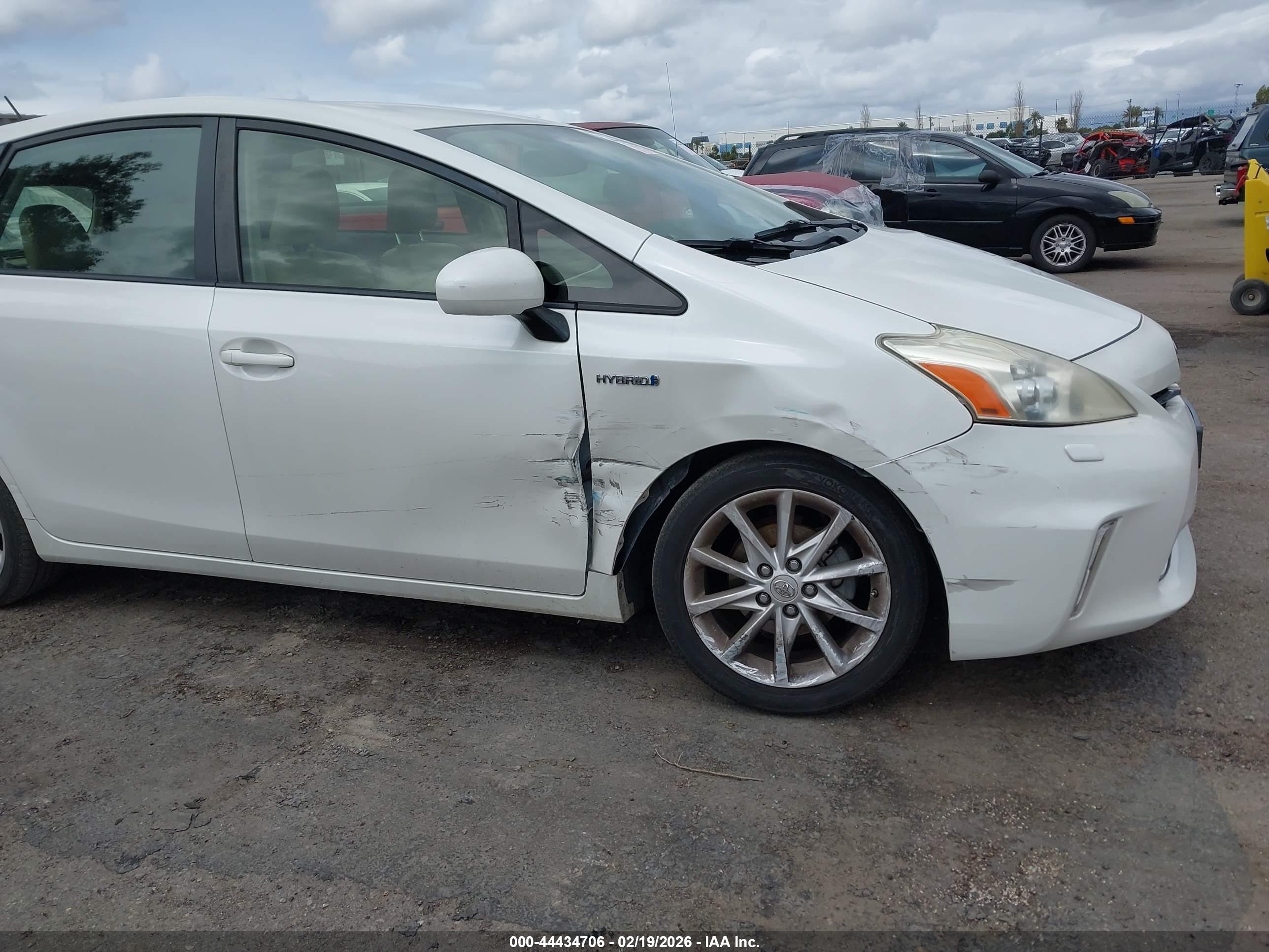 TOYOTA PRIUS image 6