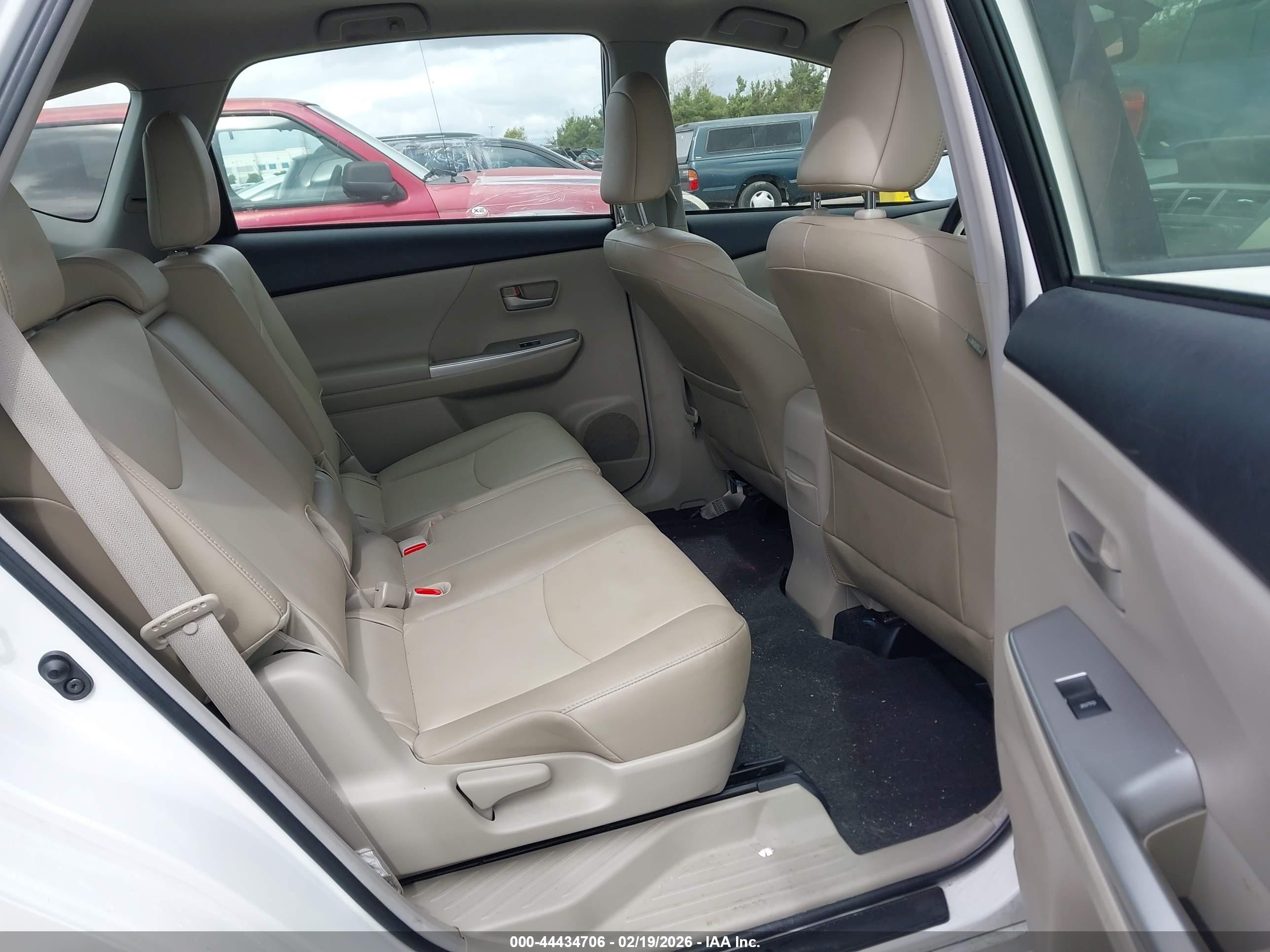 TOYOTA PRIUS image 8