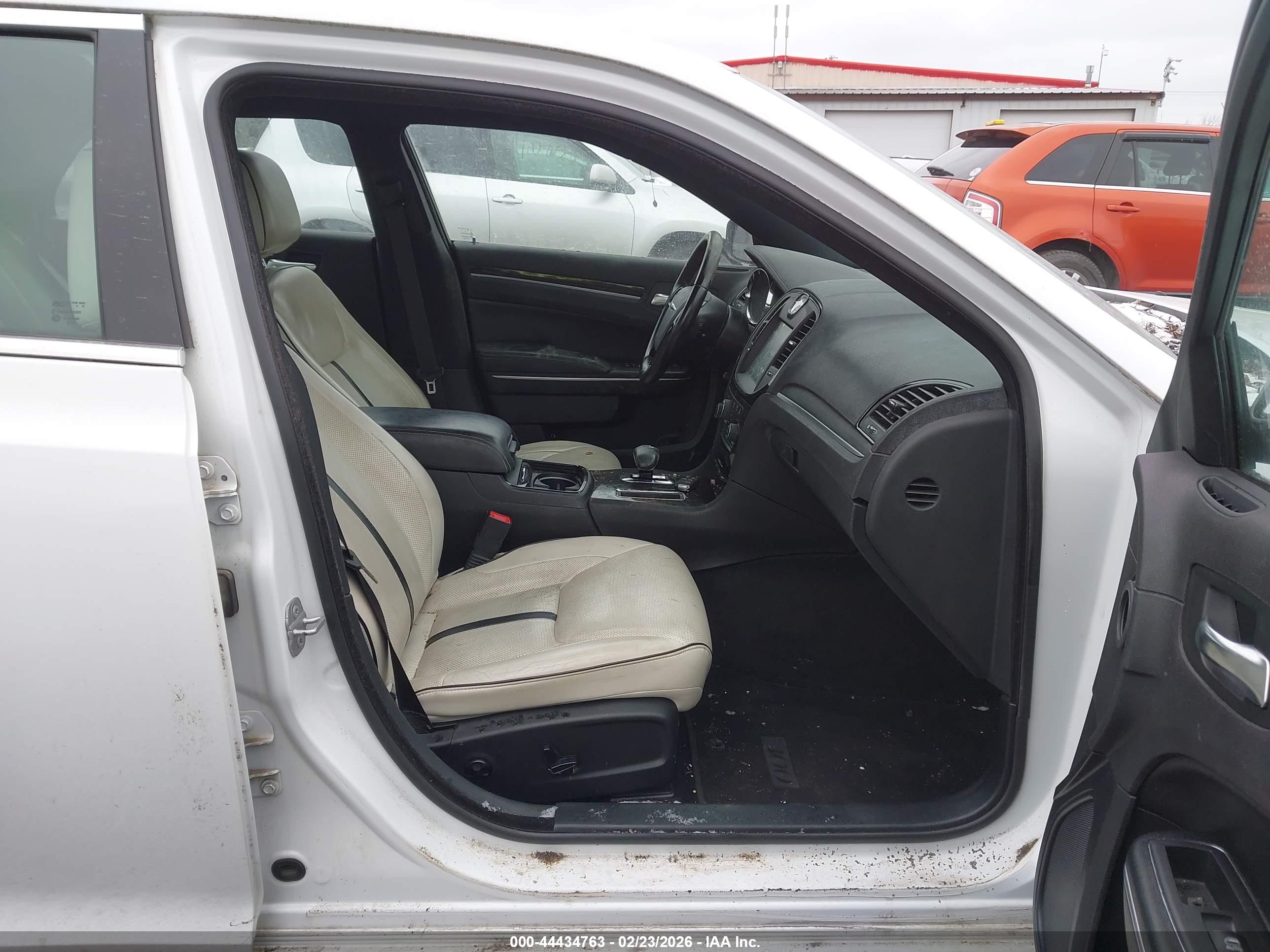 CHRYSLER 300 image 5