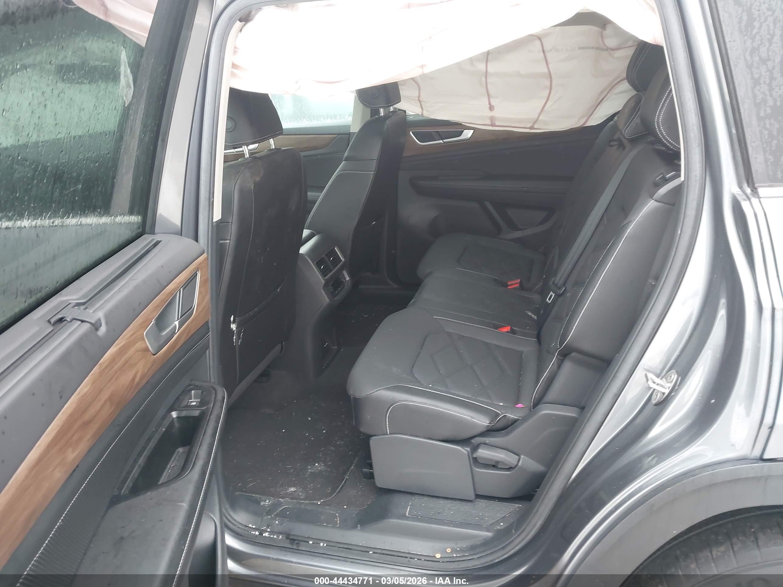 VOLKSWAGEN ATLAS image 8