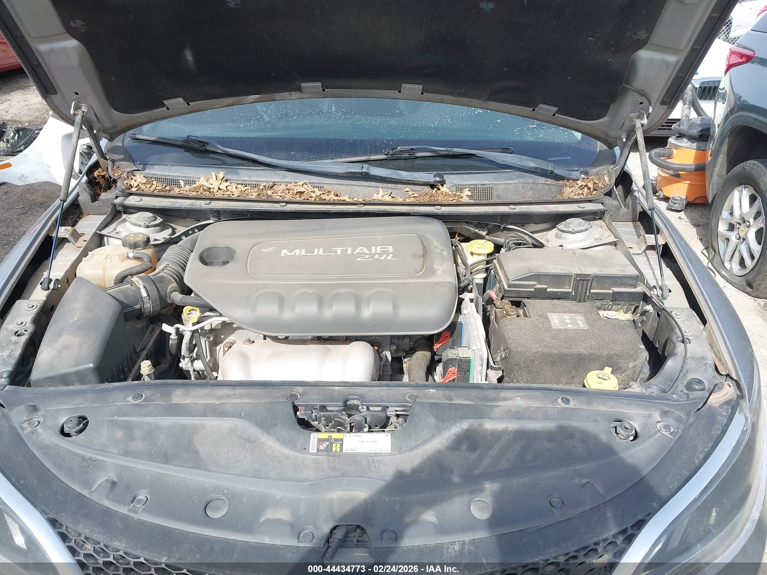 CHRYSLER 200 image 10