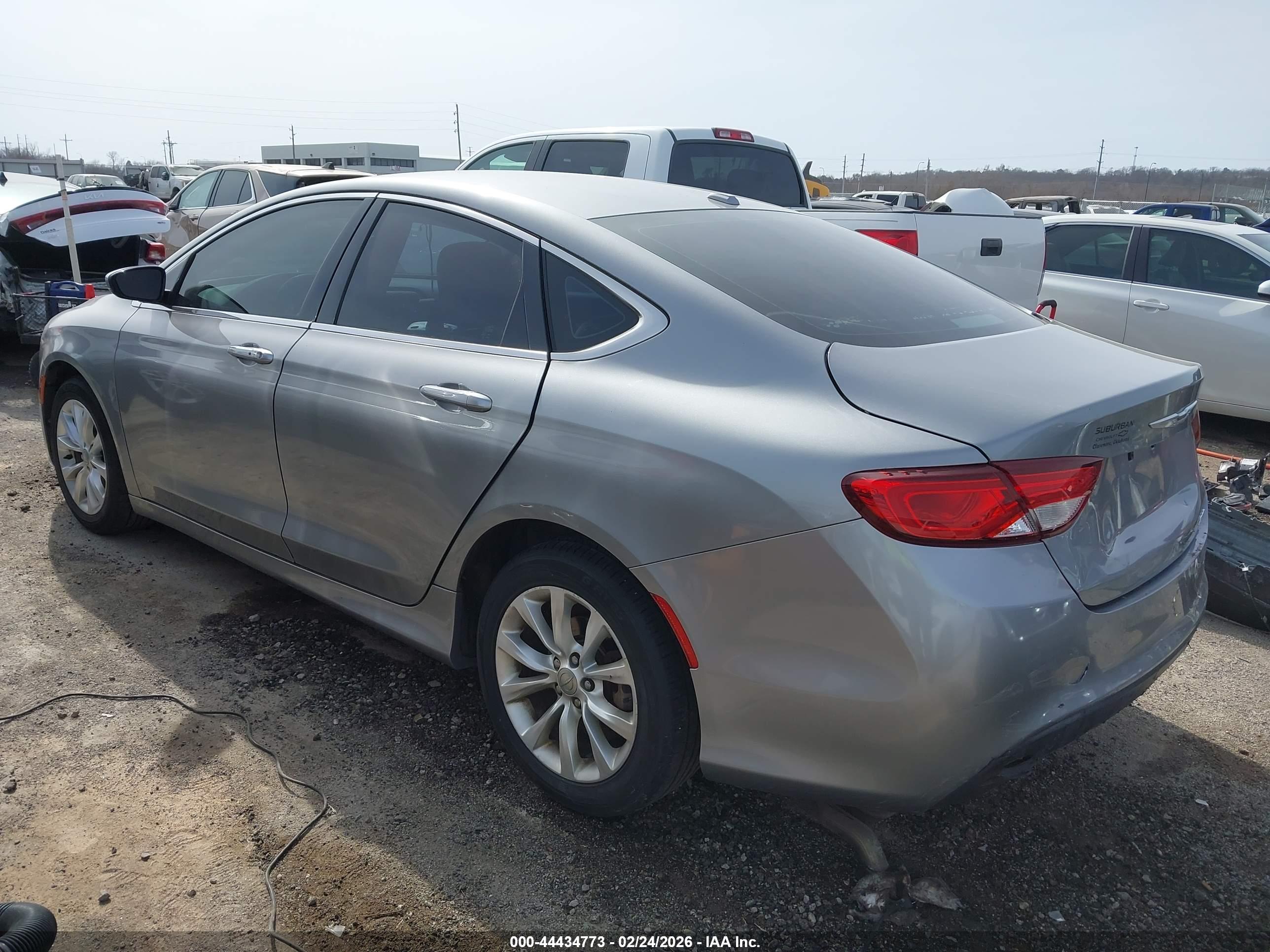 CHRYSLER 200 image 3