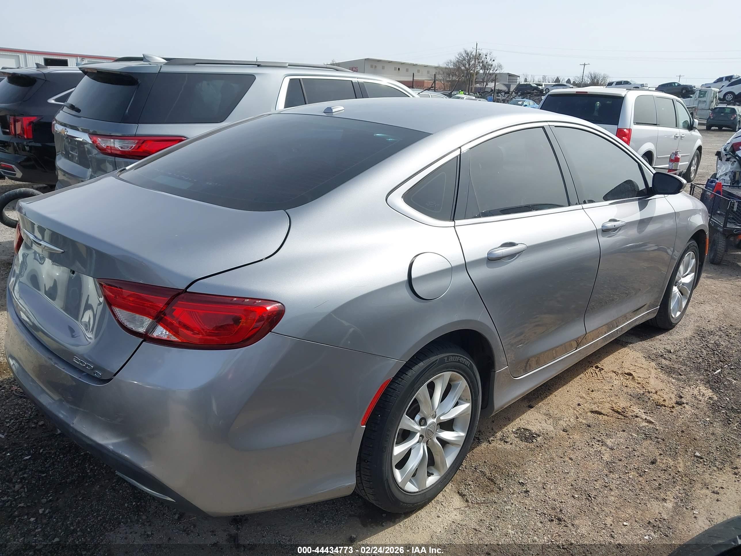 CHRYSLER 200 image 4