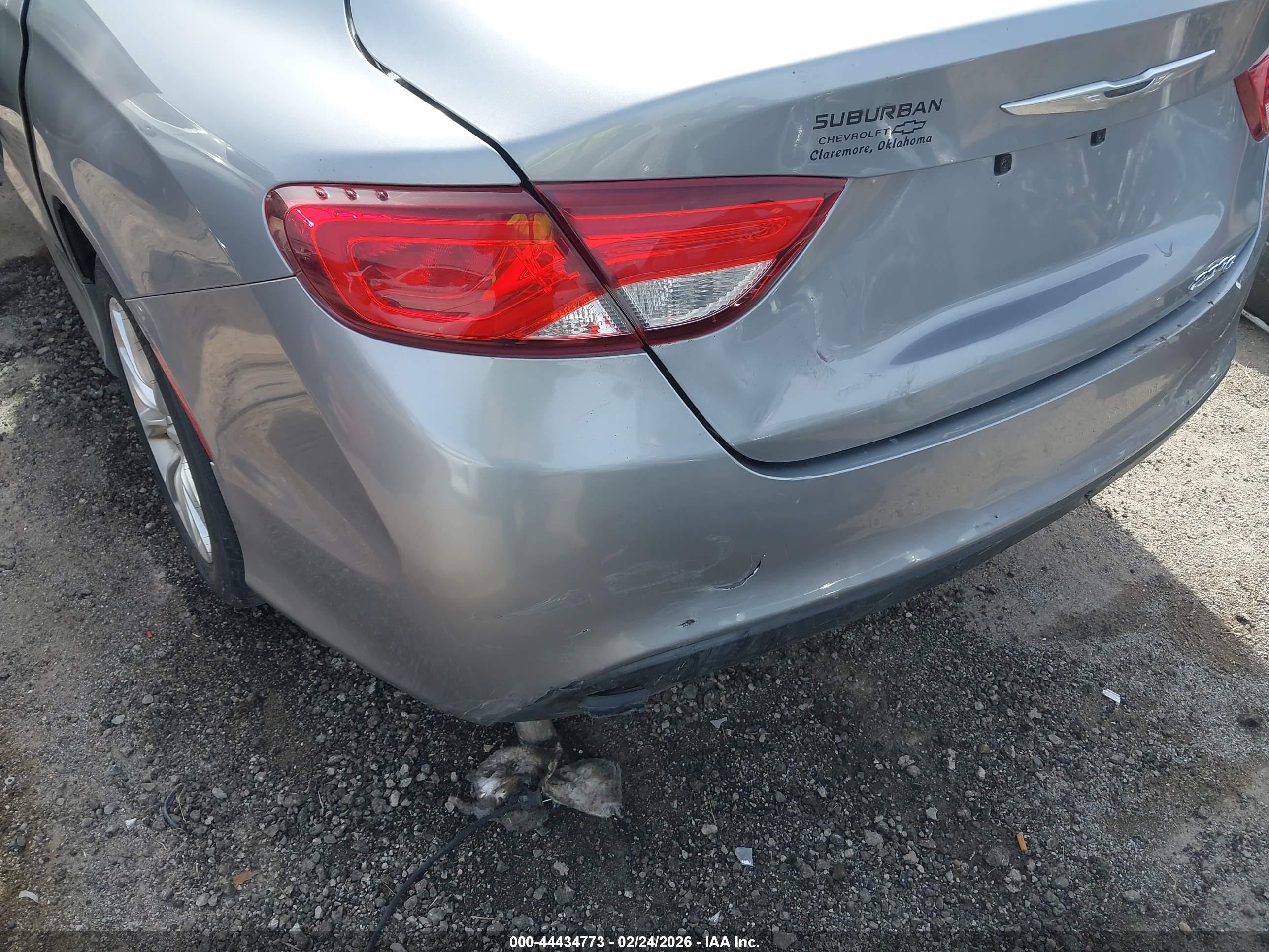 CHRYSLER 200 image 6