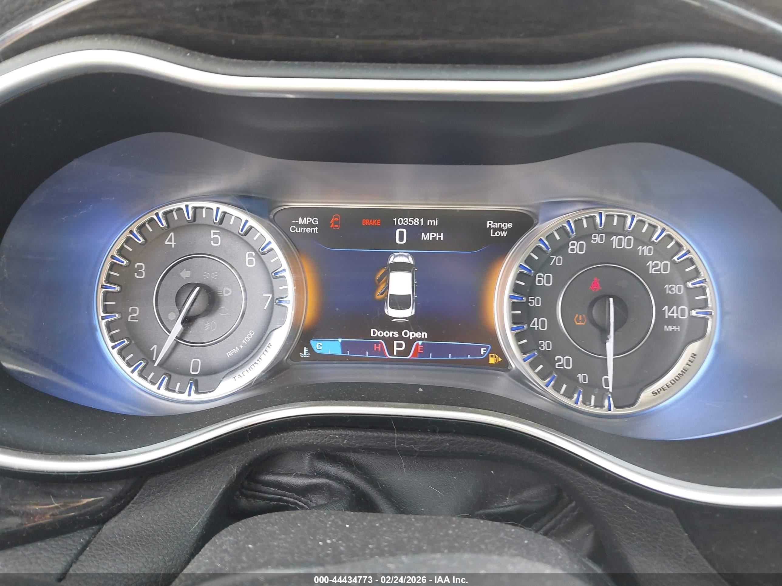 CHRYSLER 200 image 7