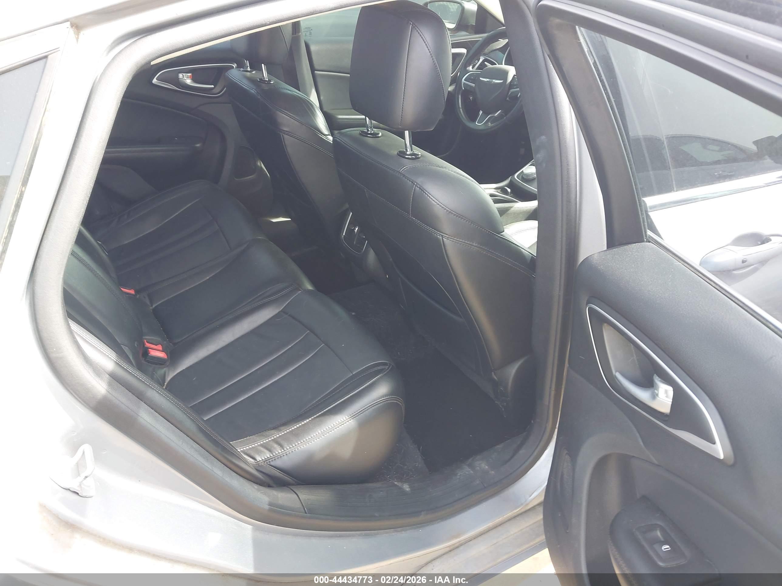 CHRYSLER 200 image 8