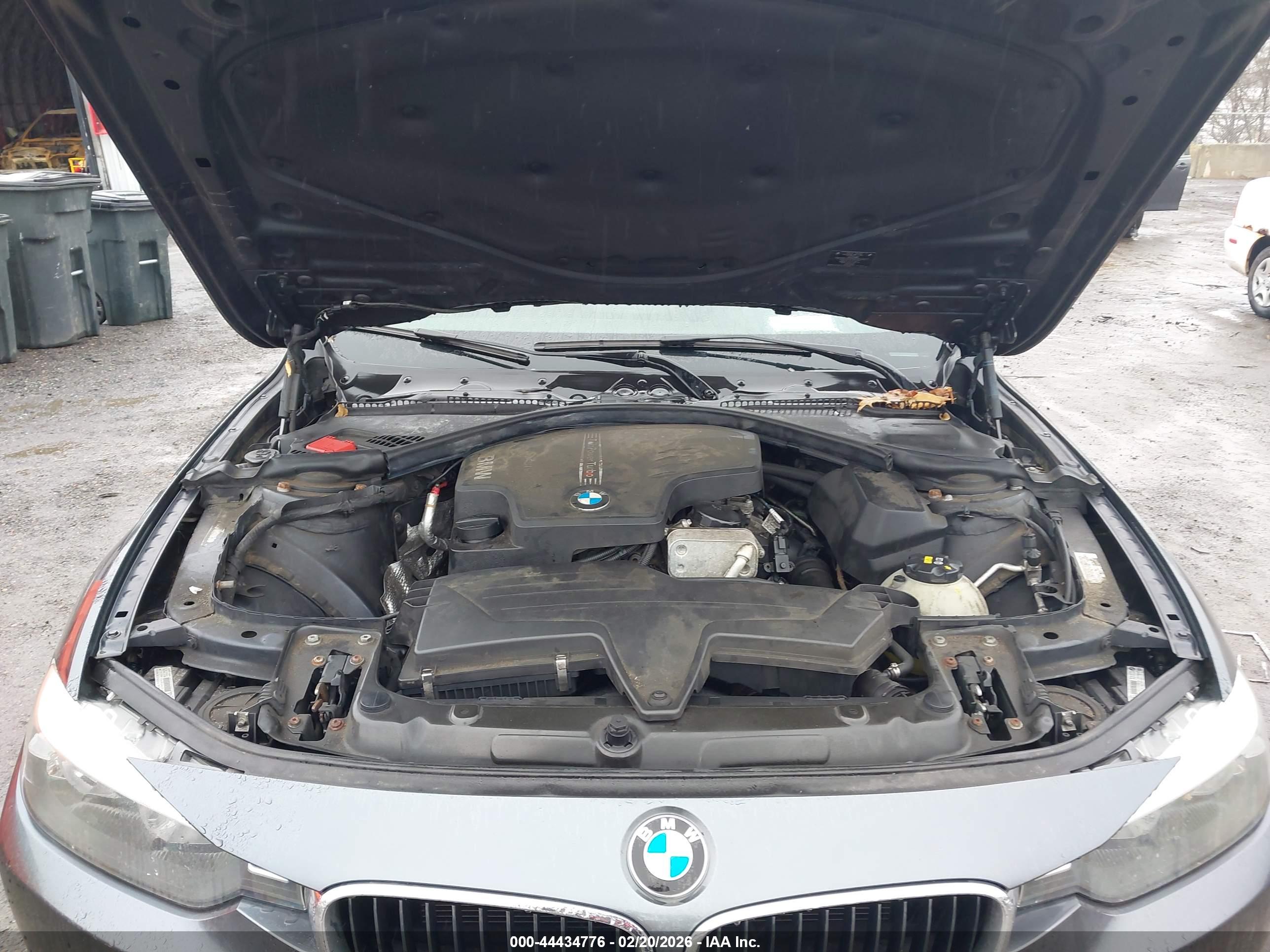 BMW 320I image 10