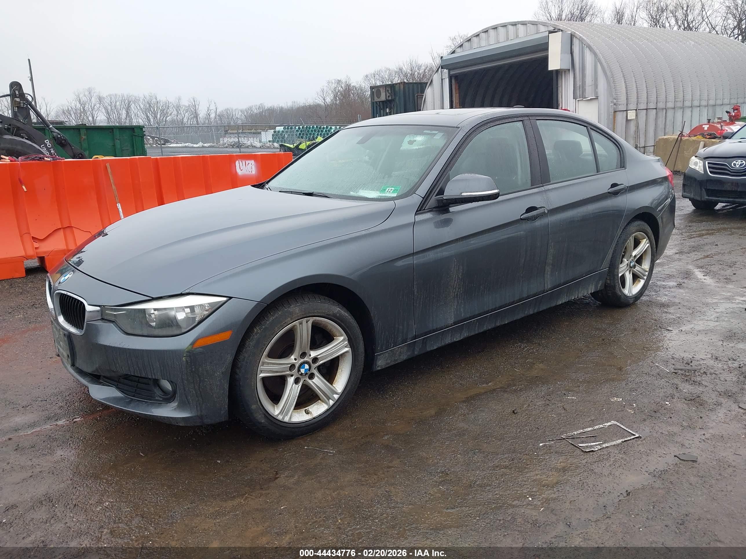 BMW 320I image 2