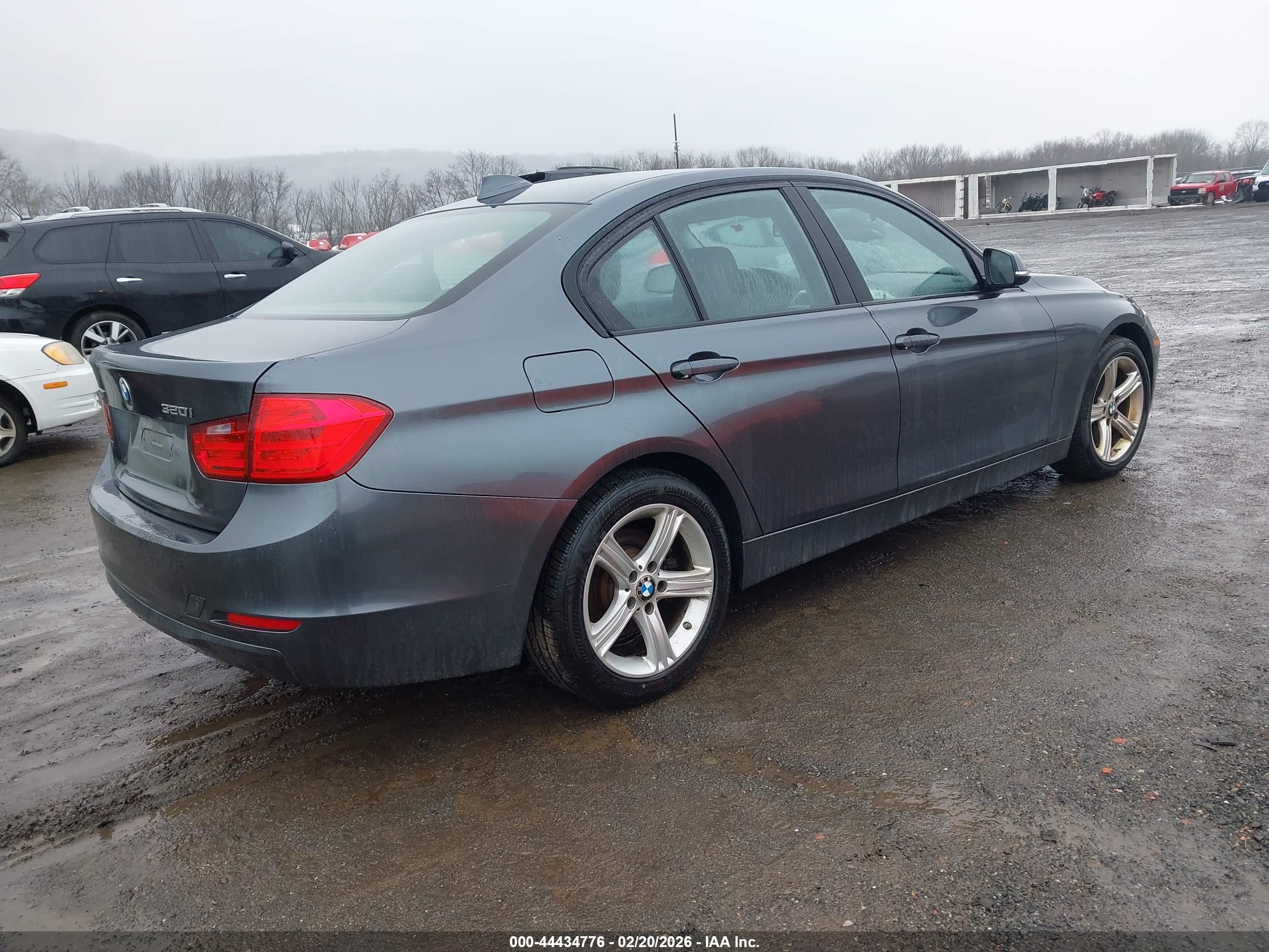 BMW 320I image 4