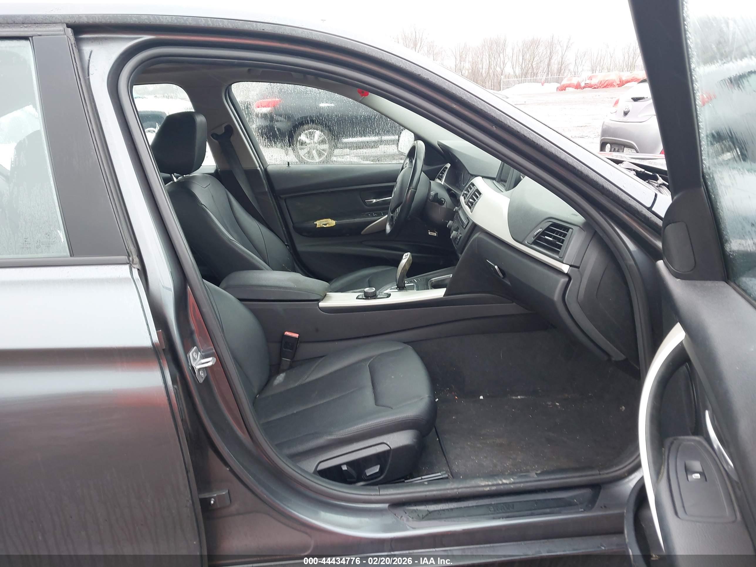 BMW 320I image 5