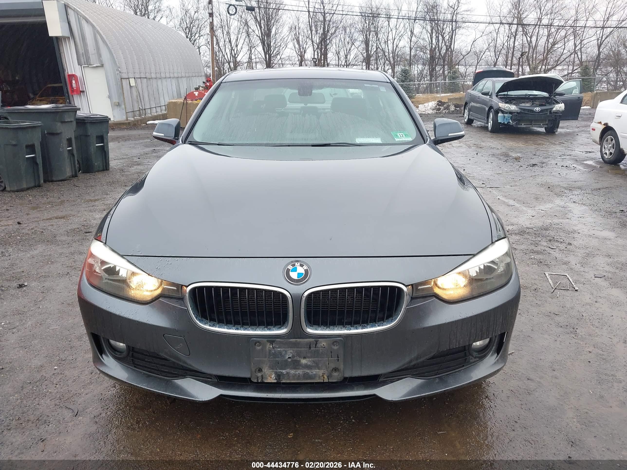 BMW 320I image 6