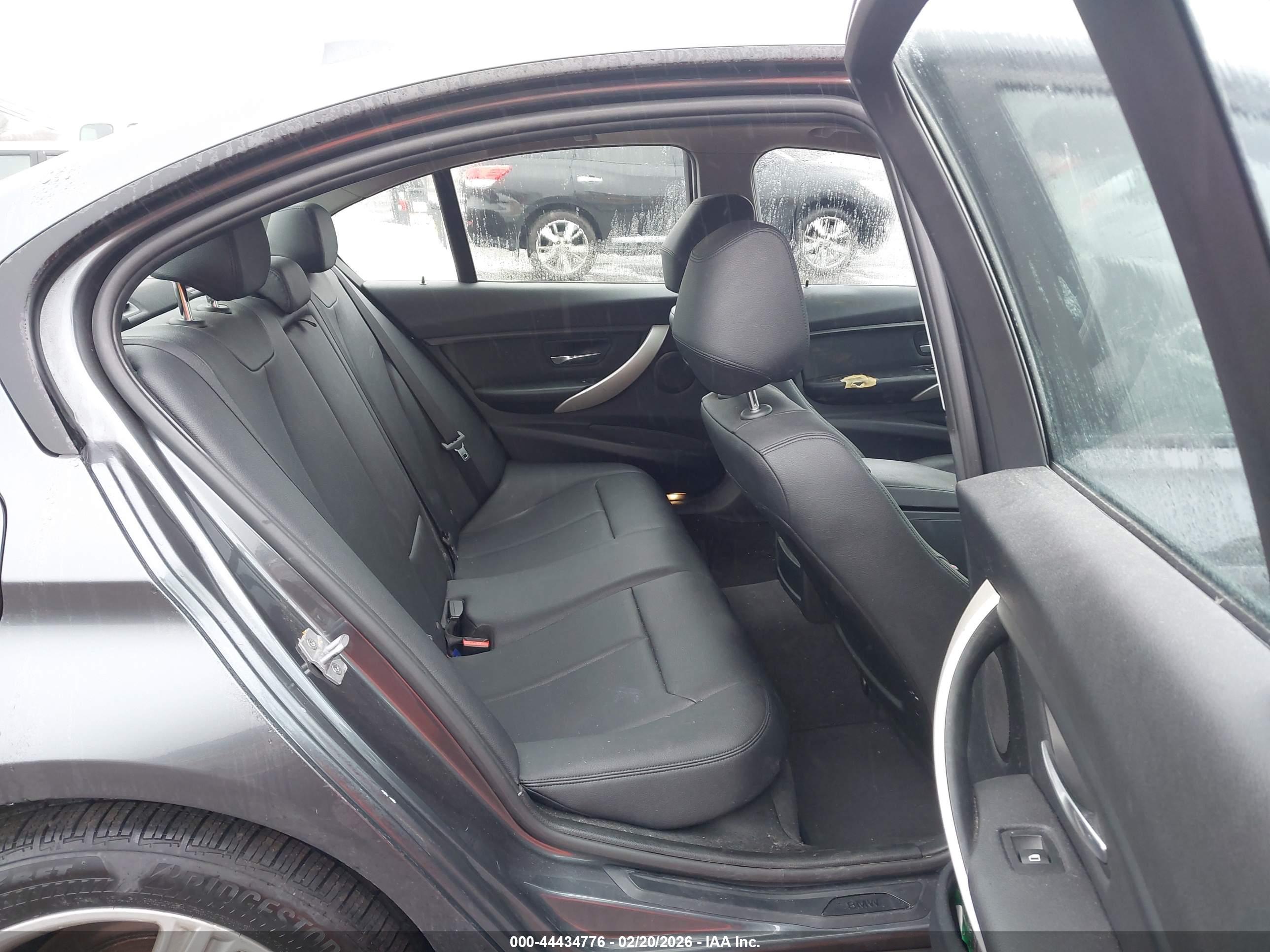 BMW 320I image 8