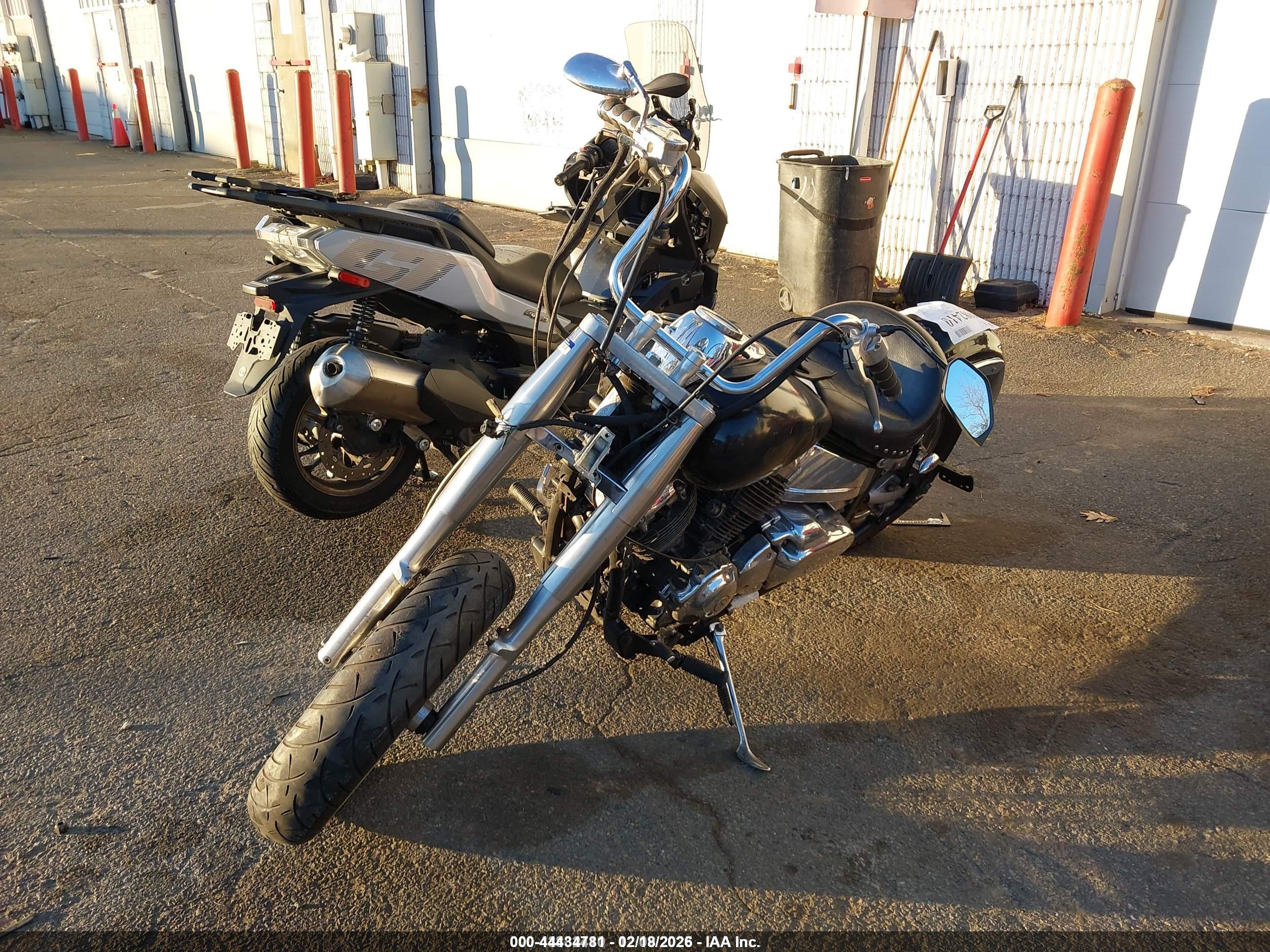 YAMAHA XVS65 image 2