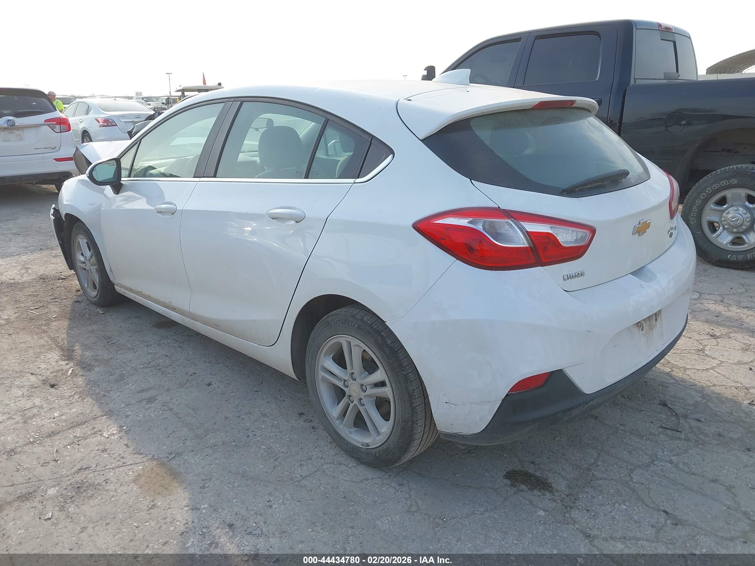CHEVROLET CRUZE image 3