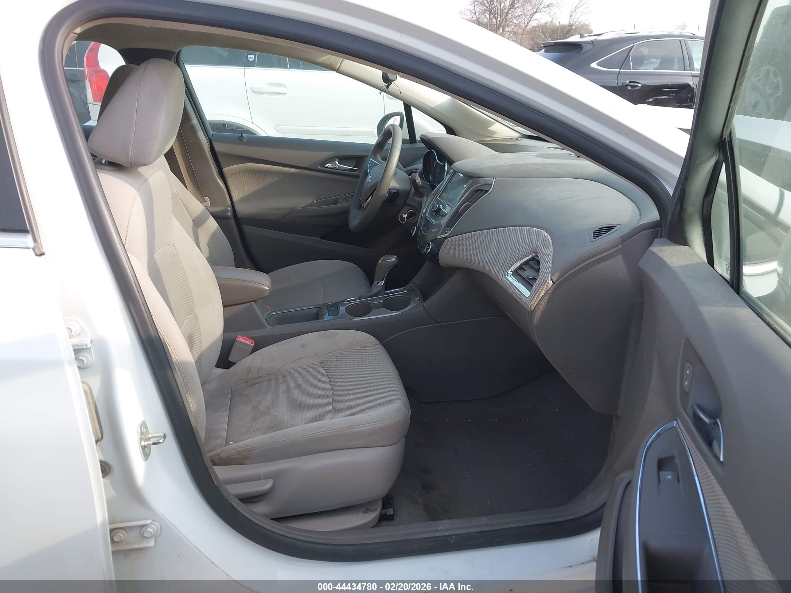 CHEVROLET CRUZE image 5