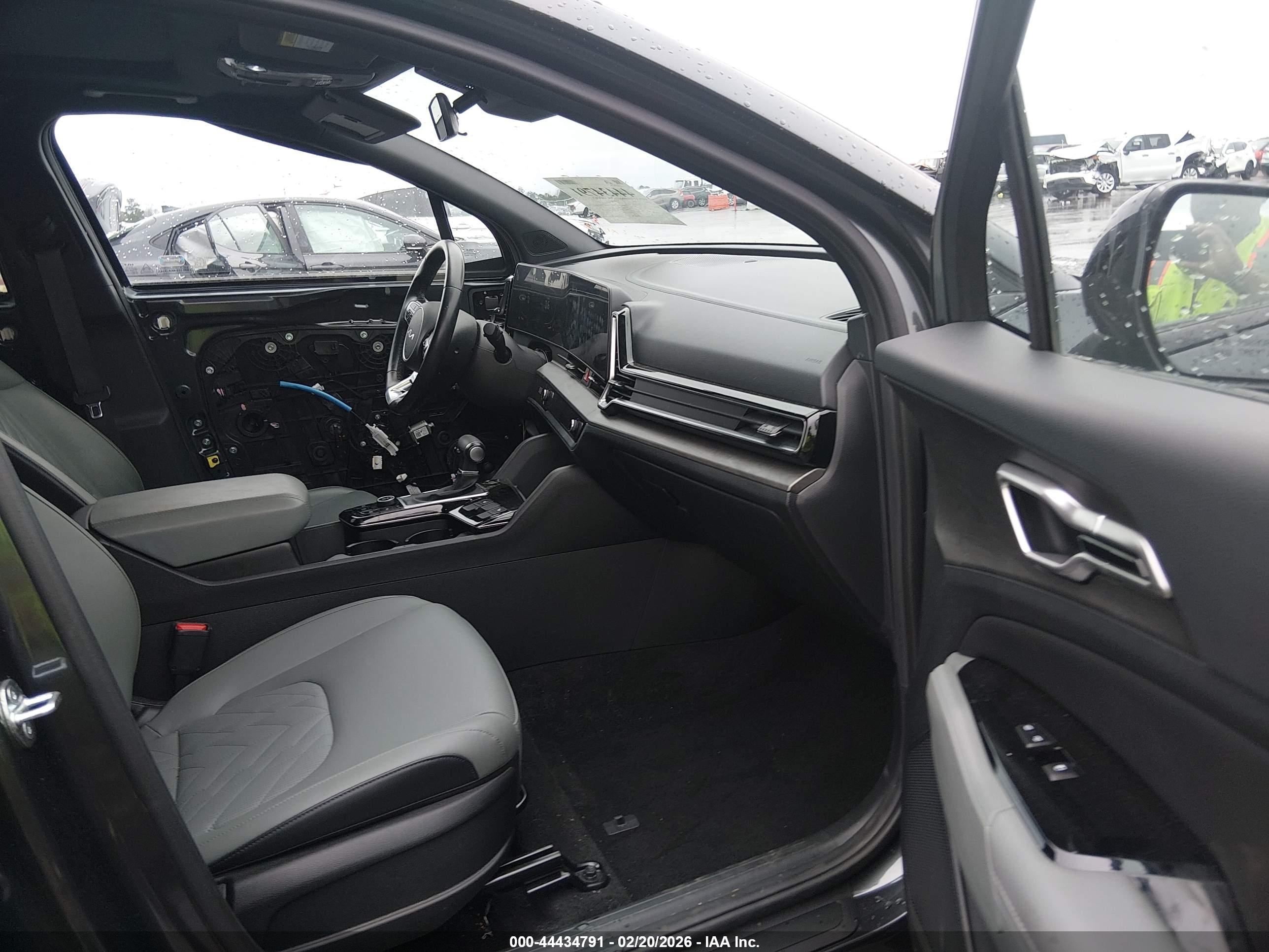KIA SPORTAGE image 5