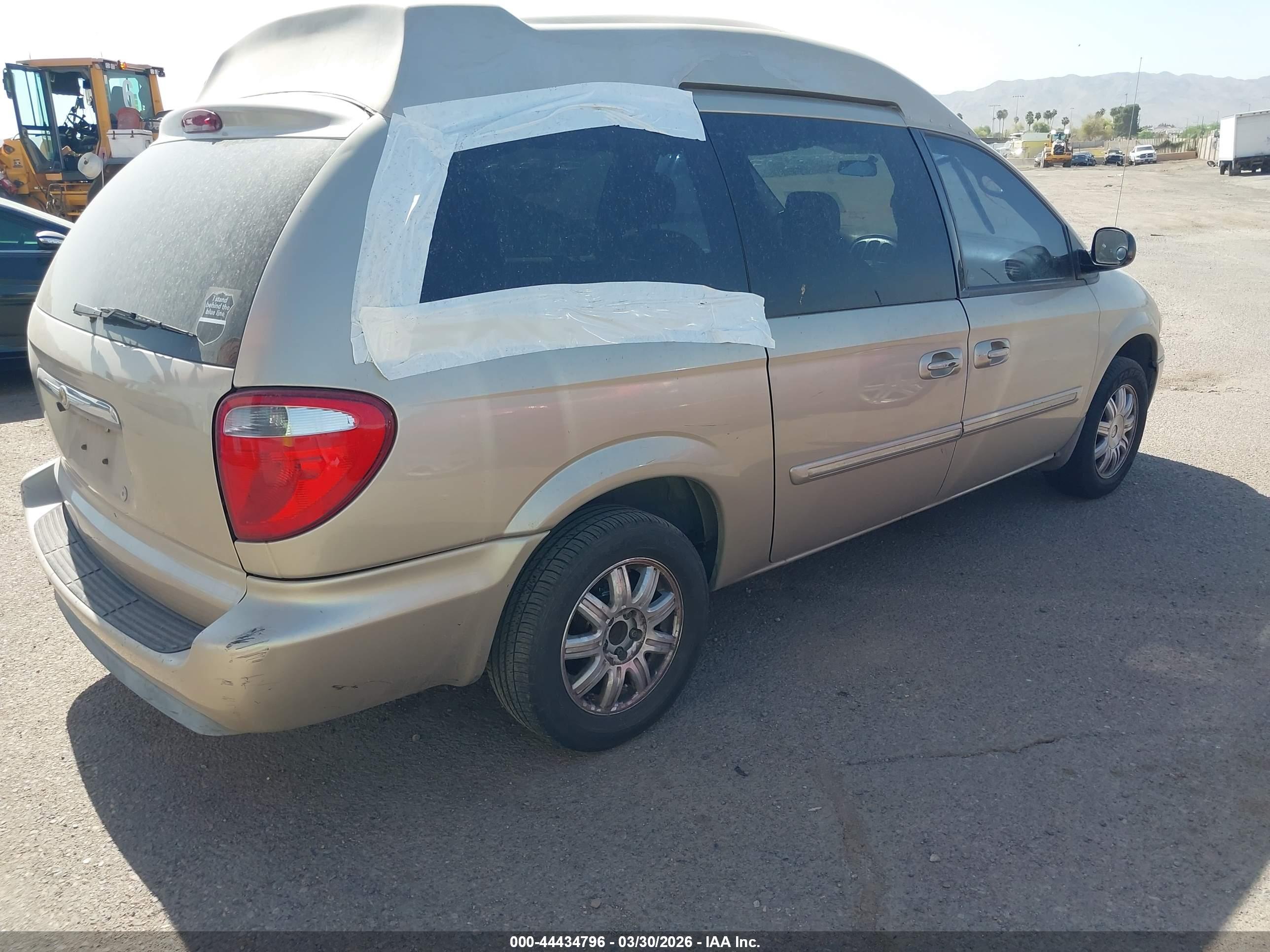 CHRYSLER TOWN image 4