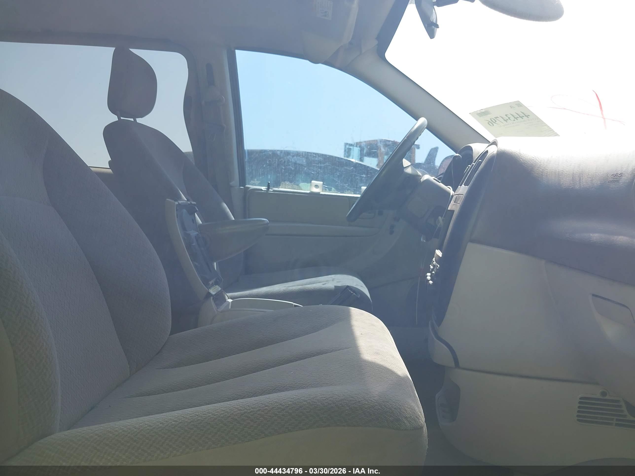 CHRYSLER TOWN image 5