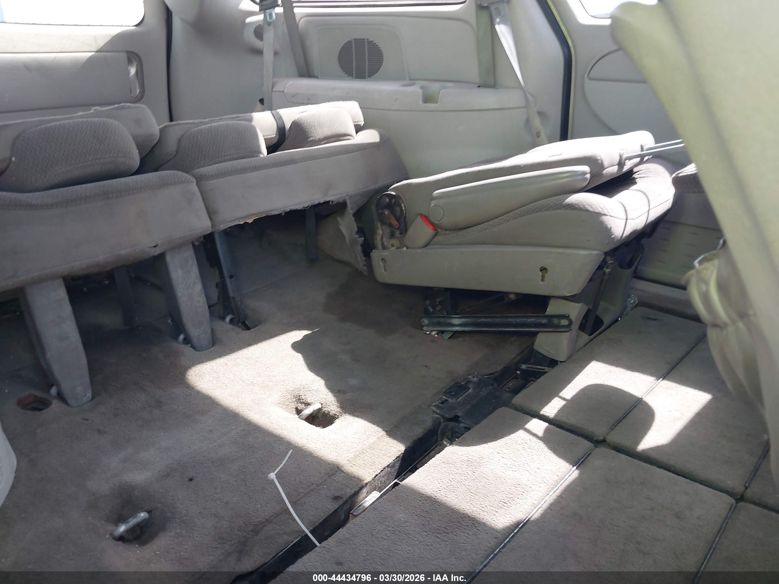 CHRYSLER TOWN image 8