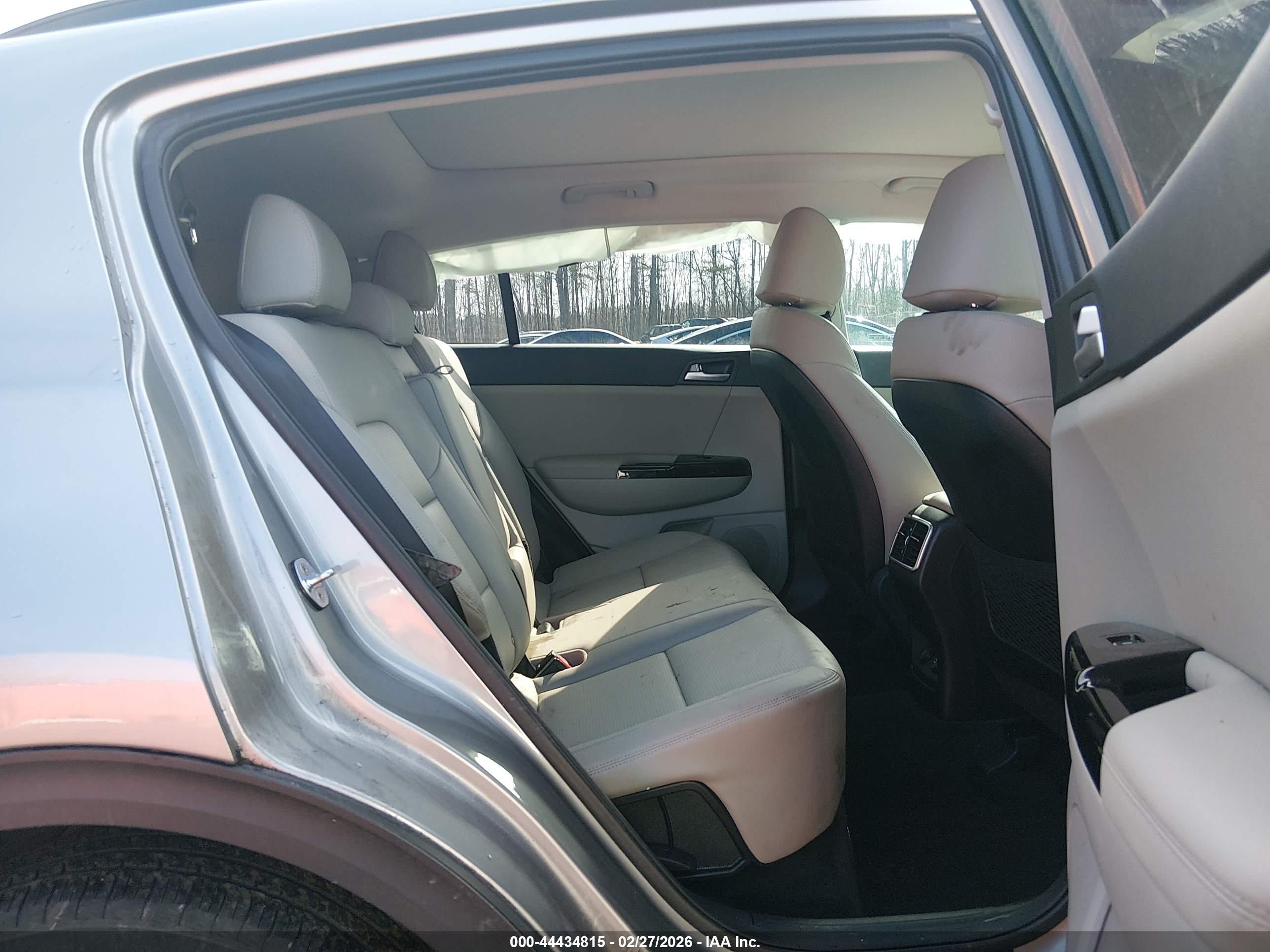 KIA SPORTAGE image 8
