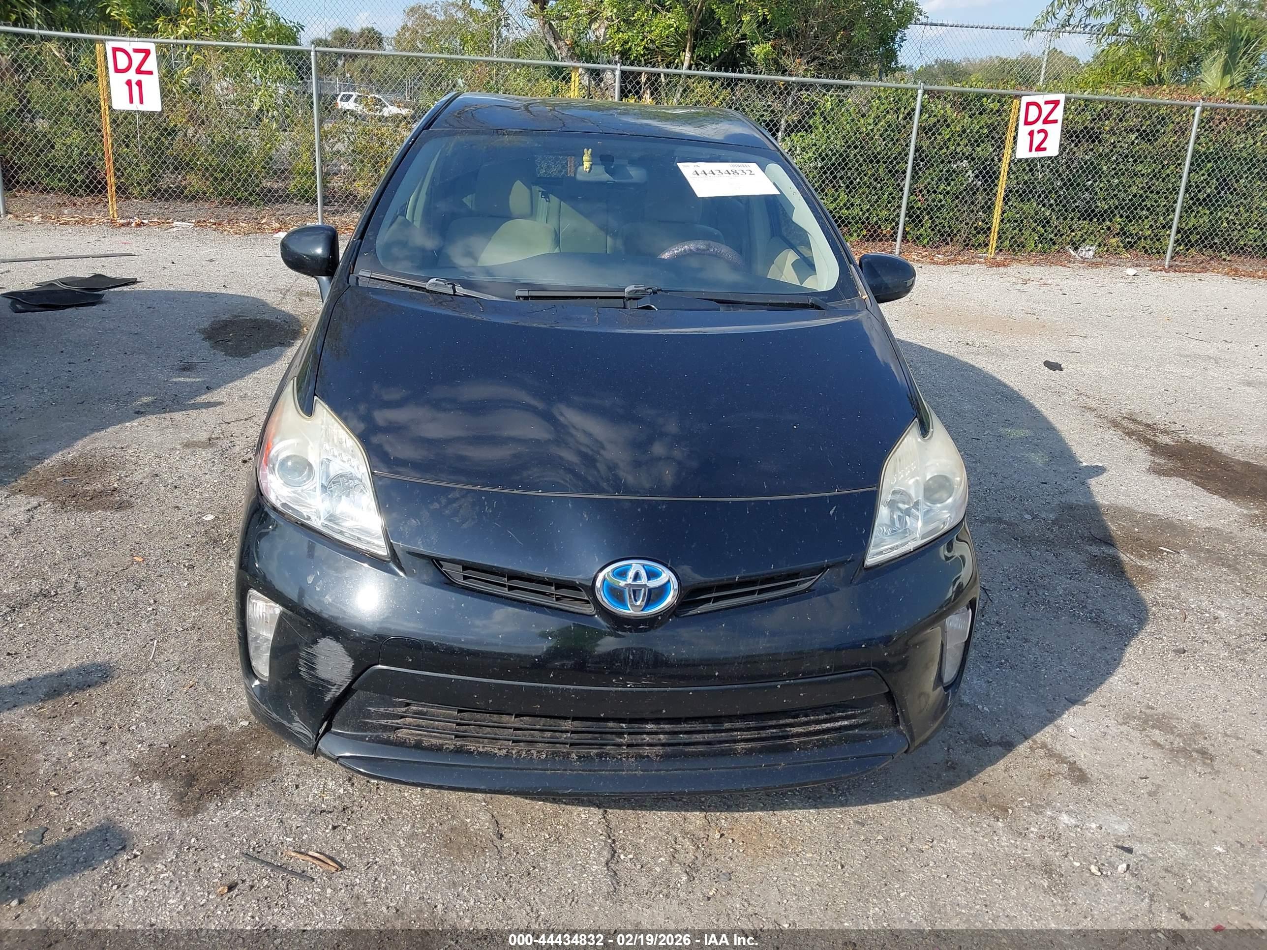 TOYOTA PRIUS image 6