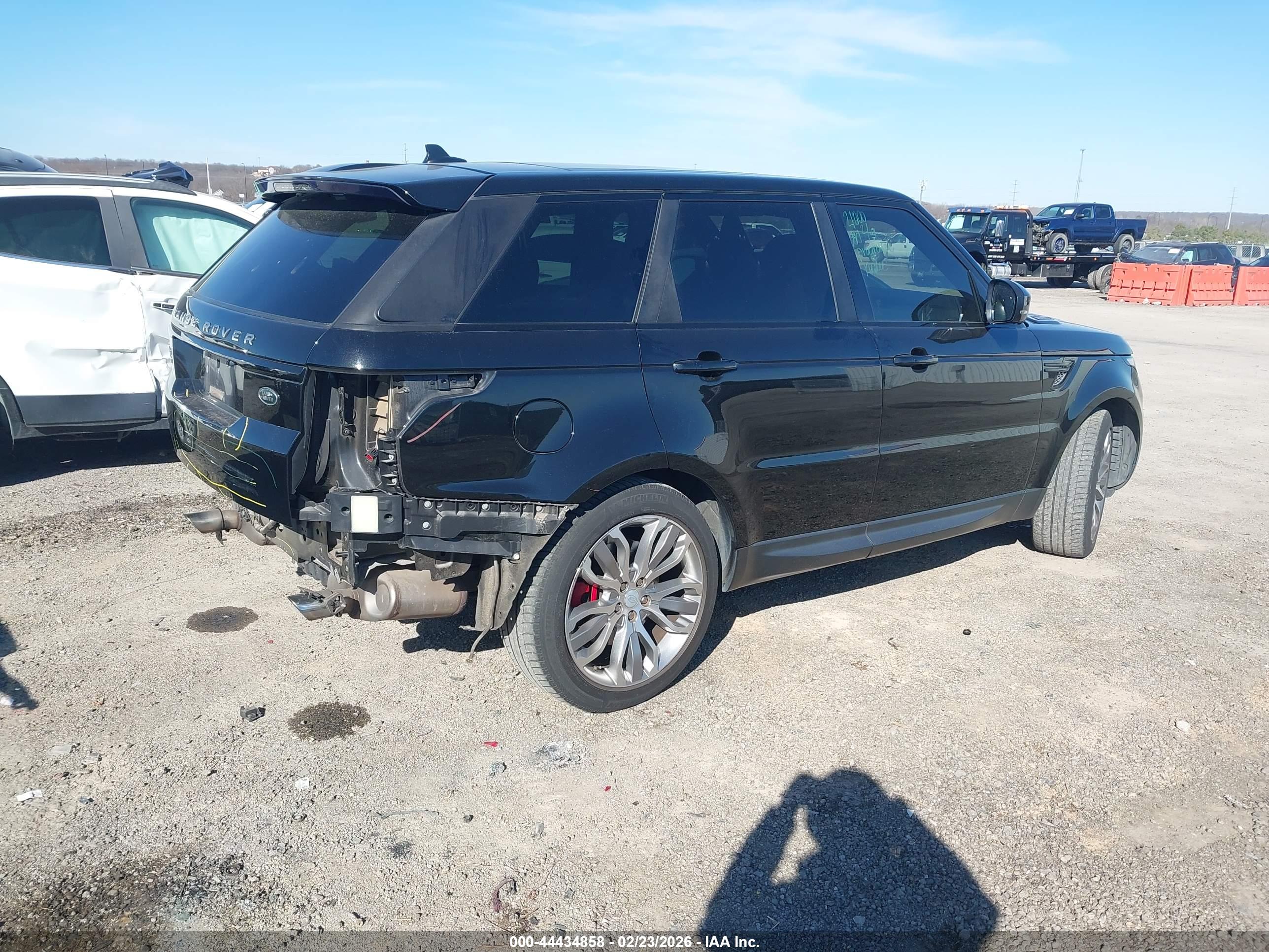 LAND ROVER image 4