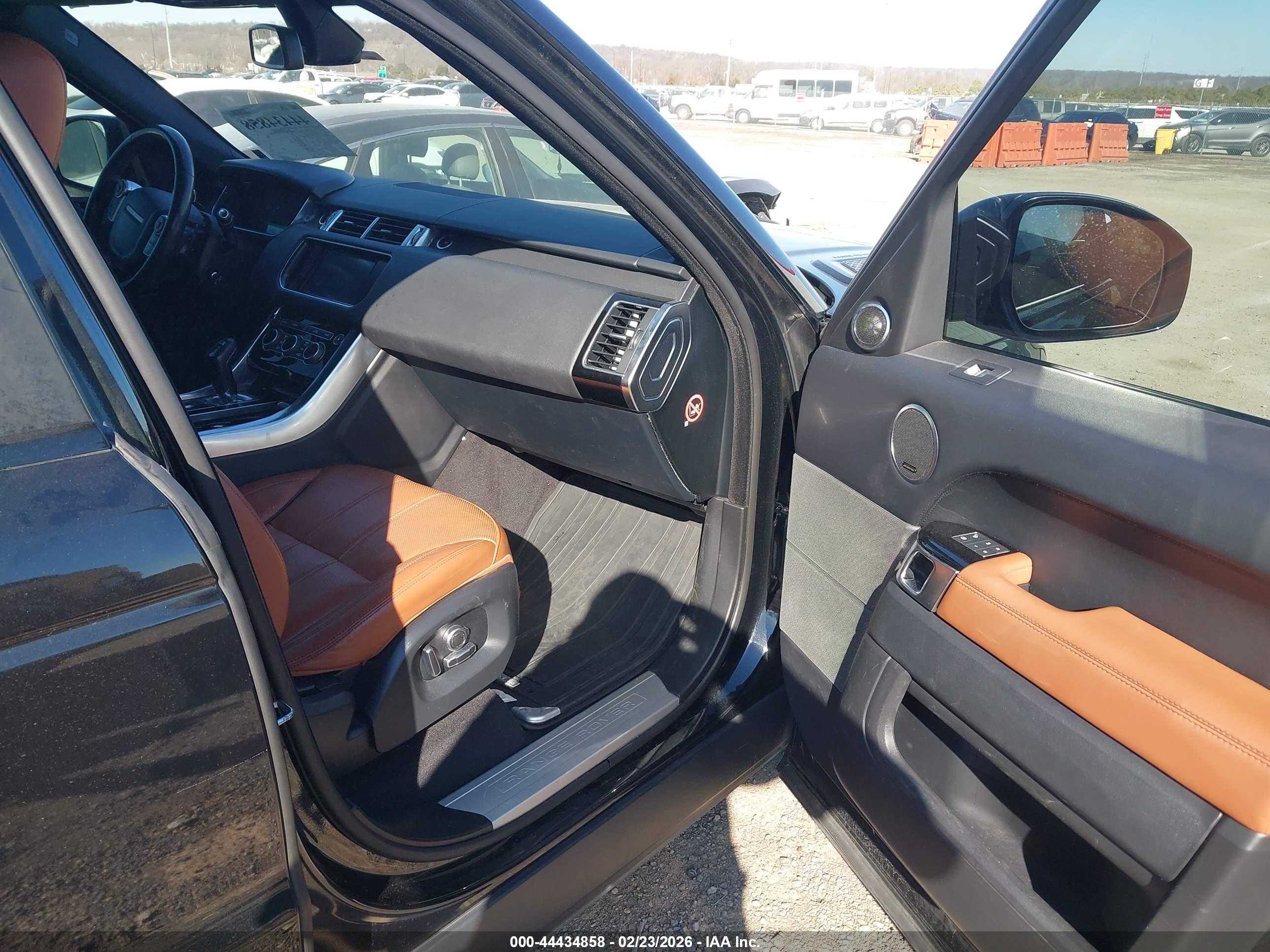 LAND ROVER image 5
