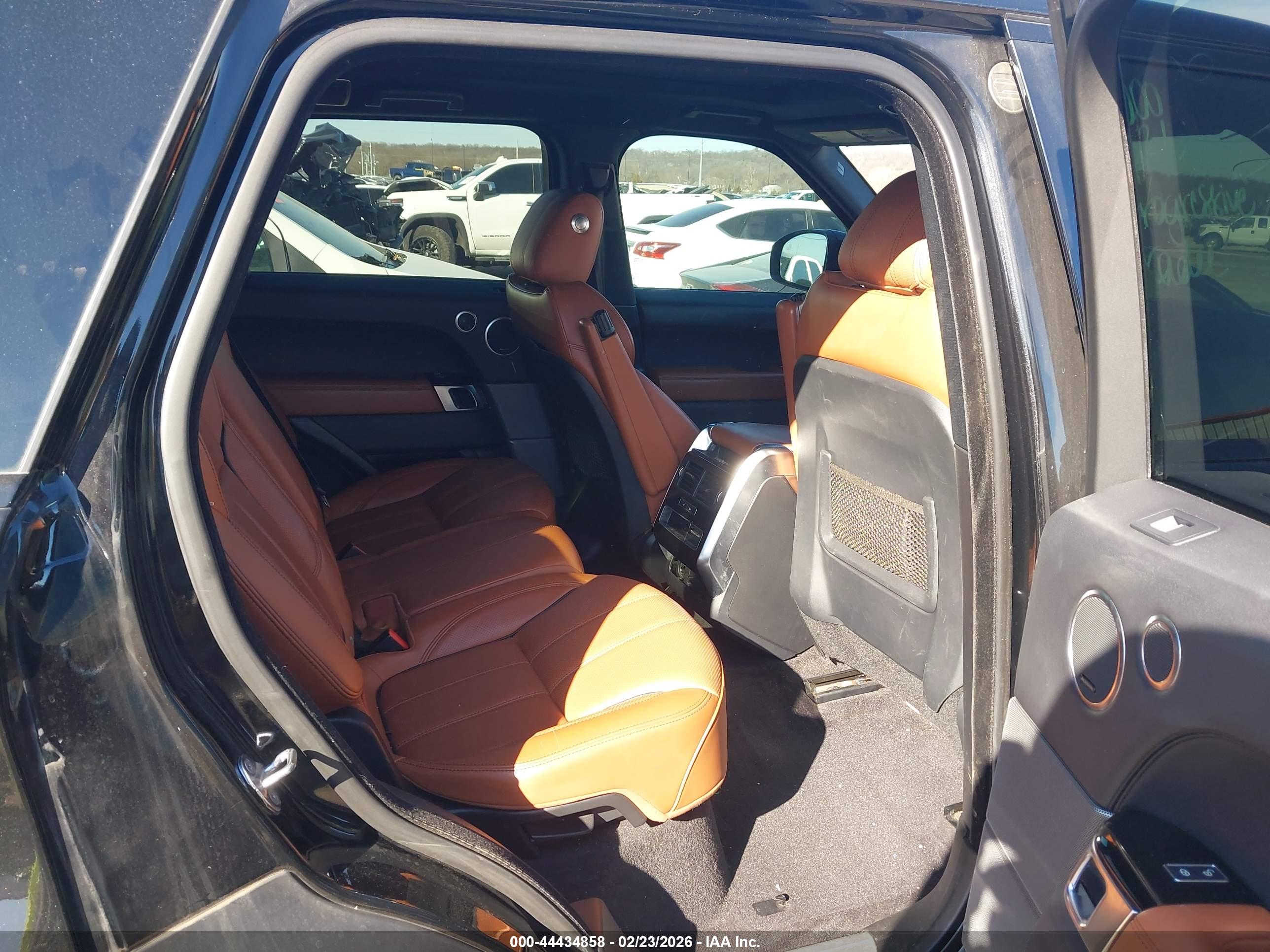 LAND ROVER image 8
